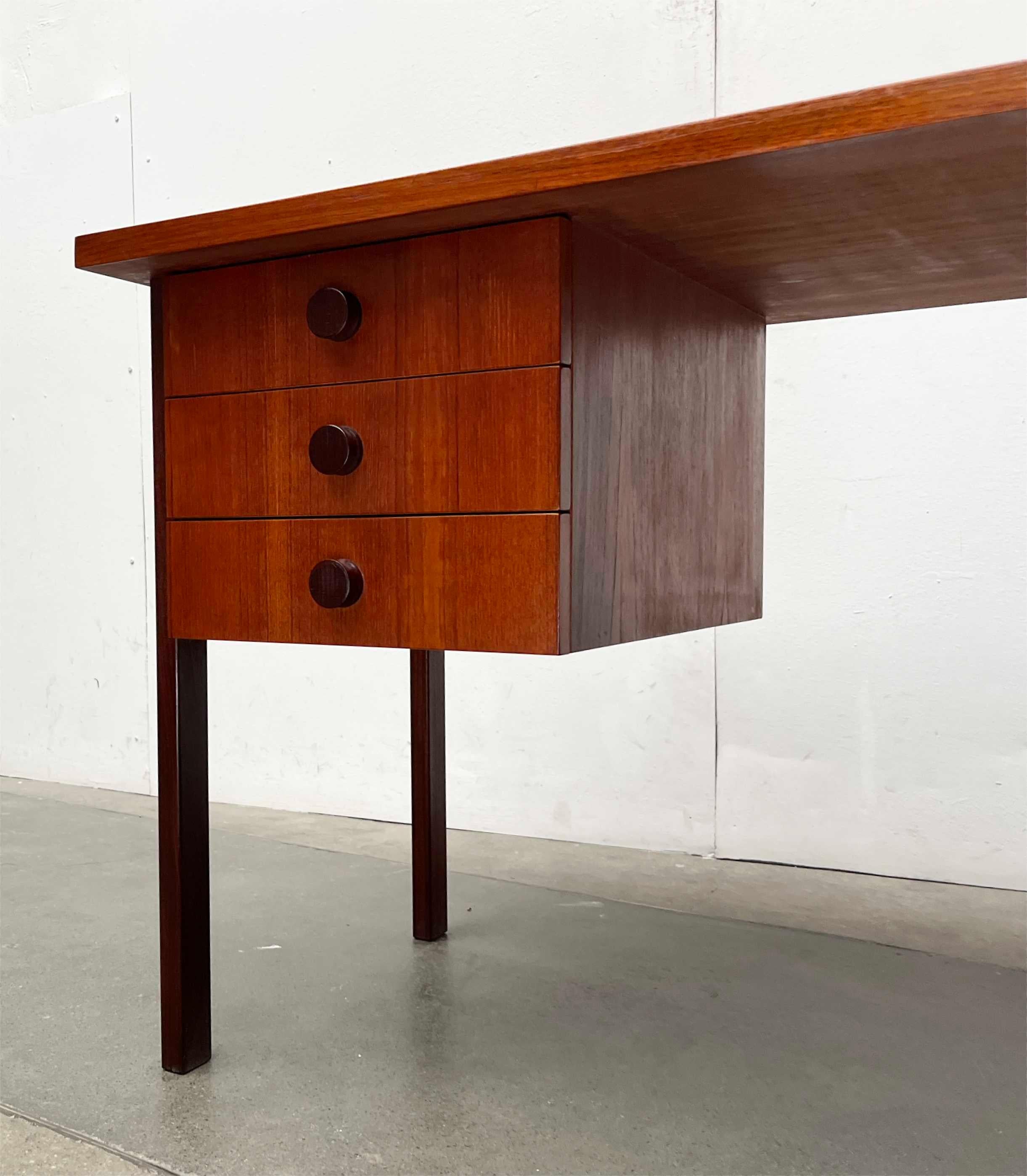 Mid-Century Modern Minimalist Teak Desk from Asko Finland, 1960s For Sale 2