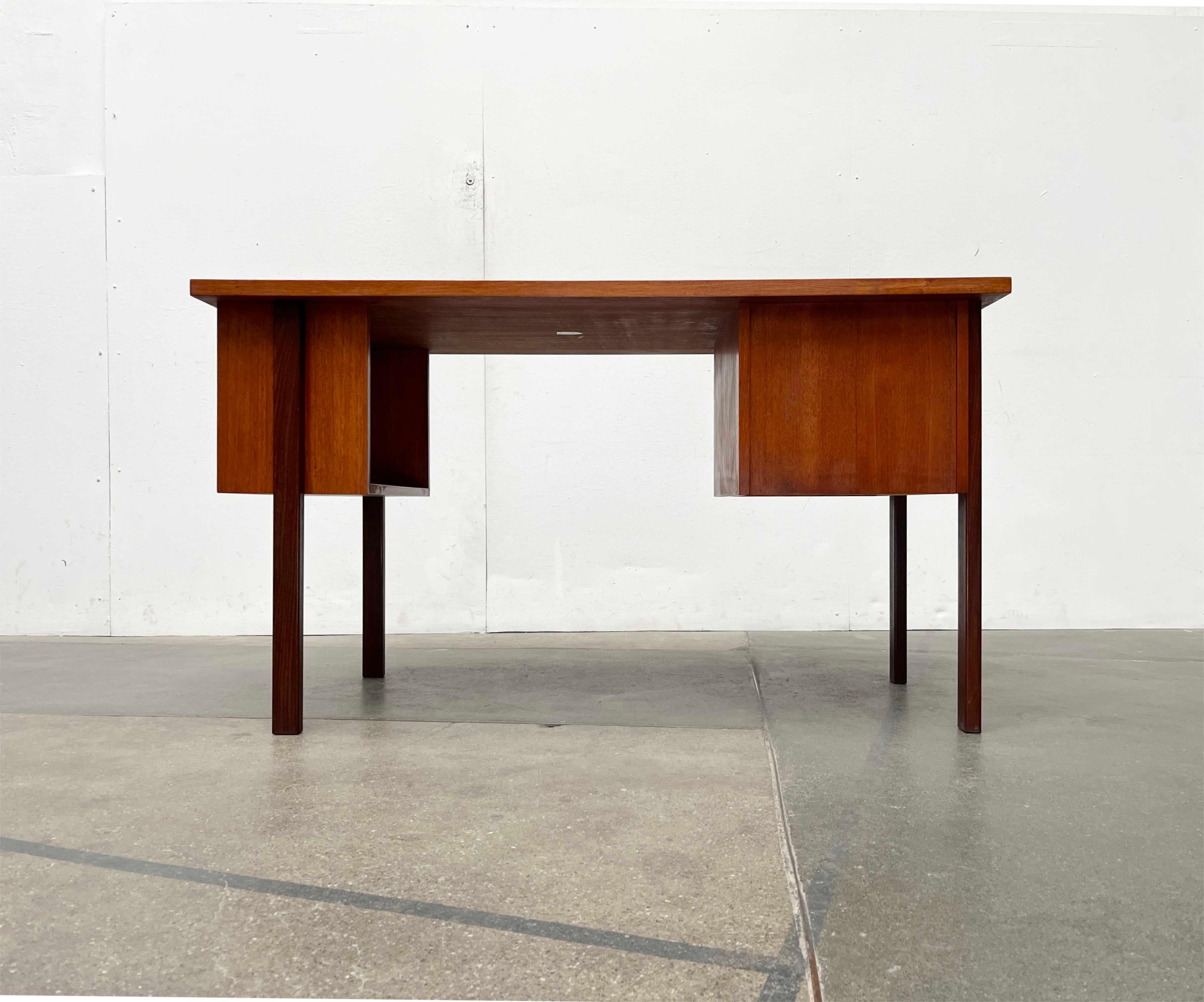 Mid-Century Modern Minimalist Teak Desk from Asko Finland, 1960s For Sale 4