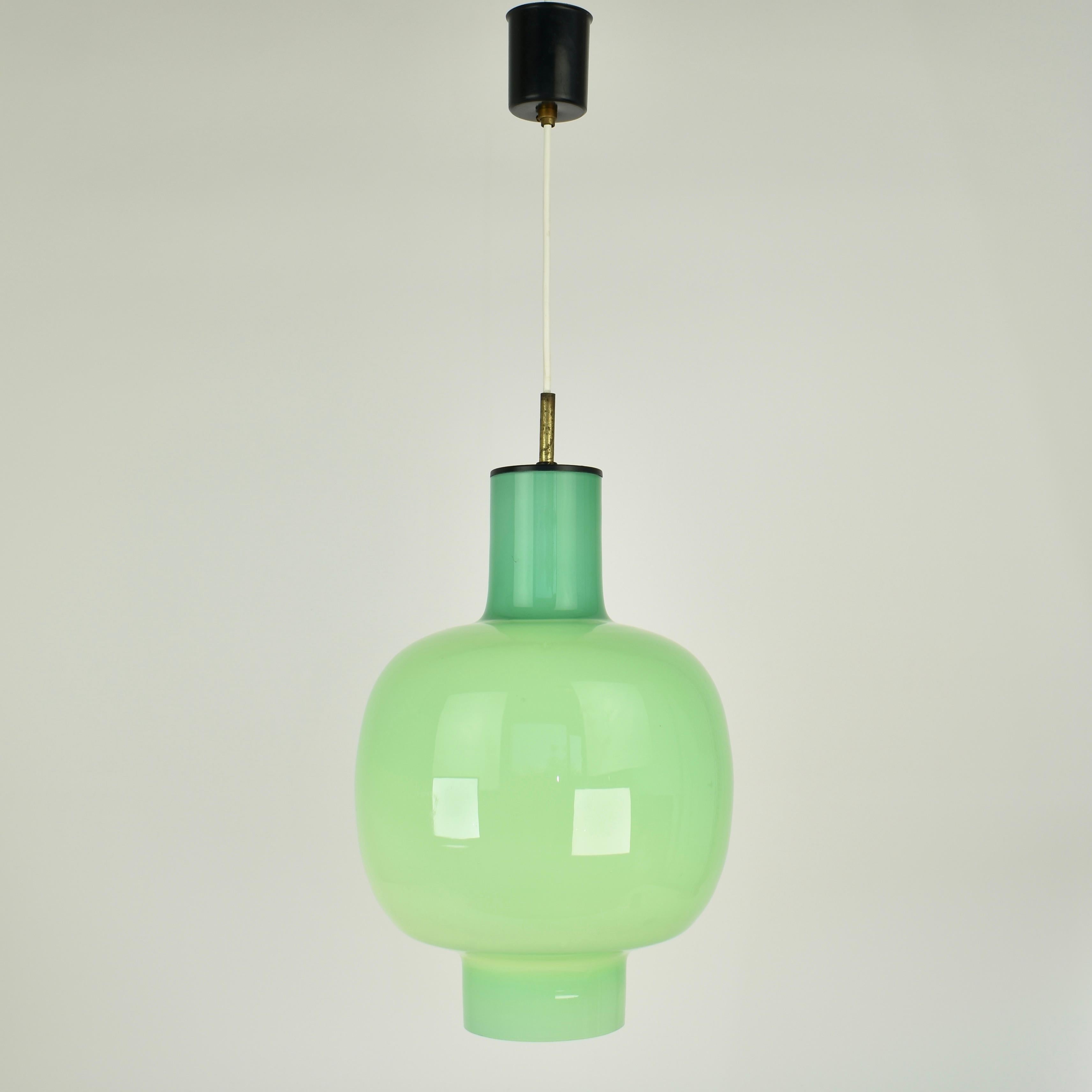 Mid-Century moderno Lampada a sospensione in vetro verde menta della modernità di metà secolo attribuita a Gino Vistosi in vendita