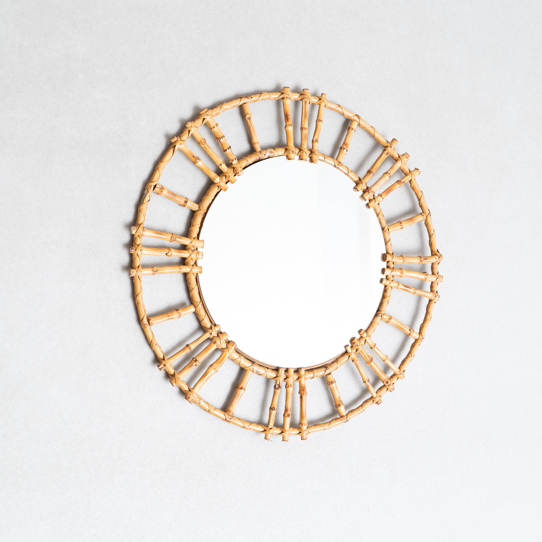 Mid-Century Modern Miroir moderne du milieu du siècle en bambou et rotin Handcraft, circa 1960 en vente