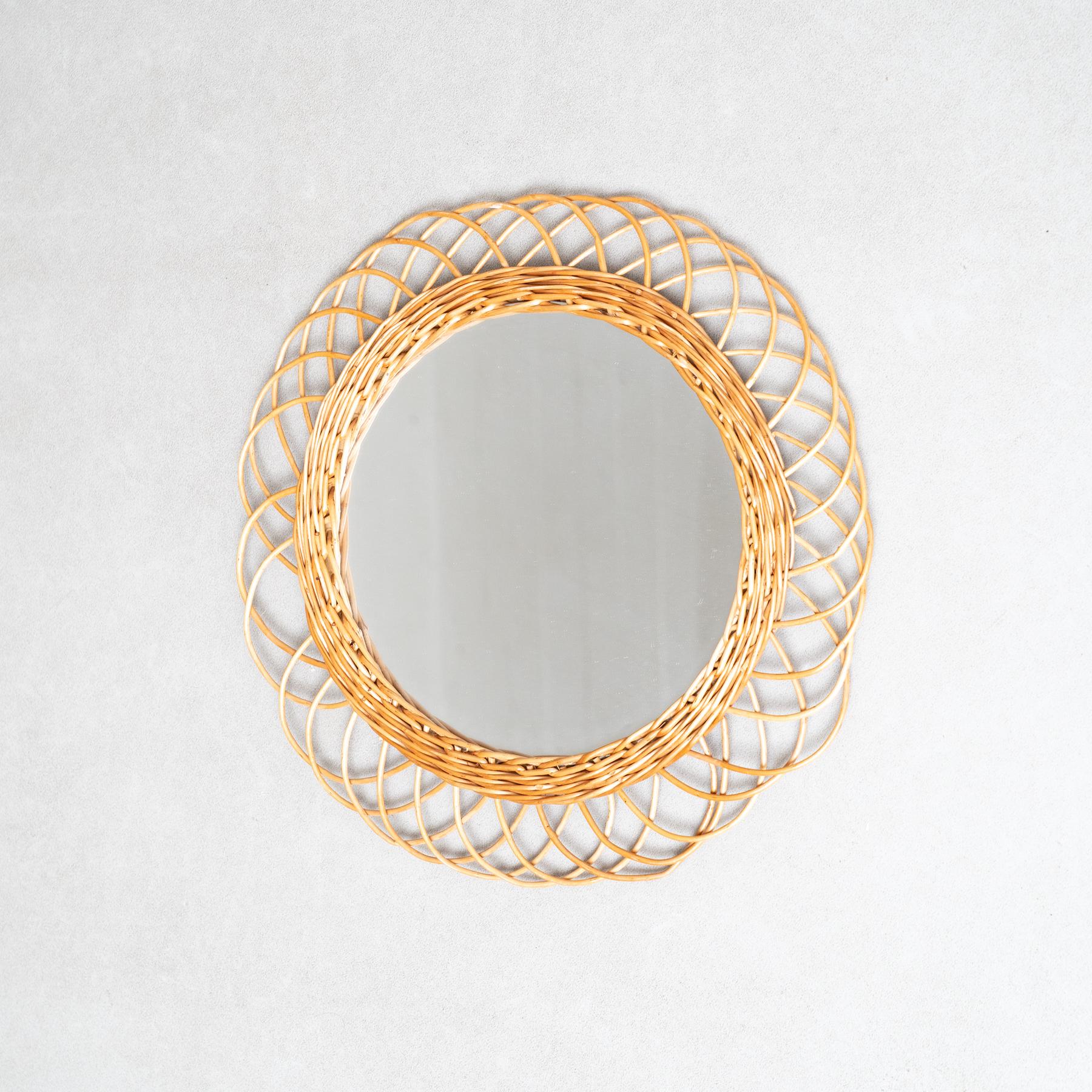Français Miroir moderne du milieu du siècle en bambou et rotin Handcraft, circa 1960 en vente