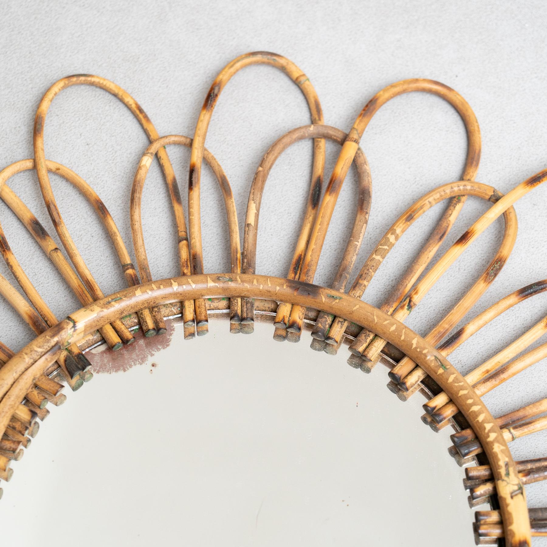 Specchio moderno di metà secolo in bambù e rattan lavorato a mano, circa 1960 In condizioni buone in vendita a Barcelona, ES