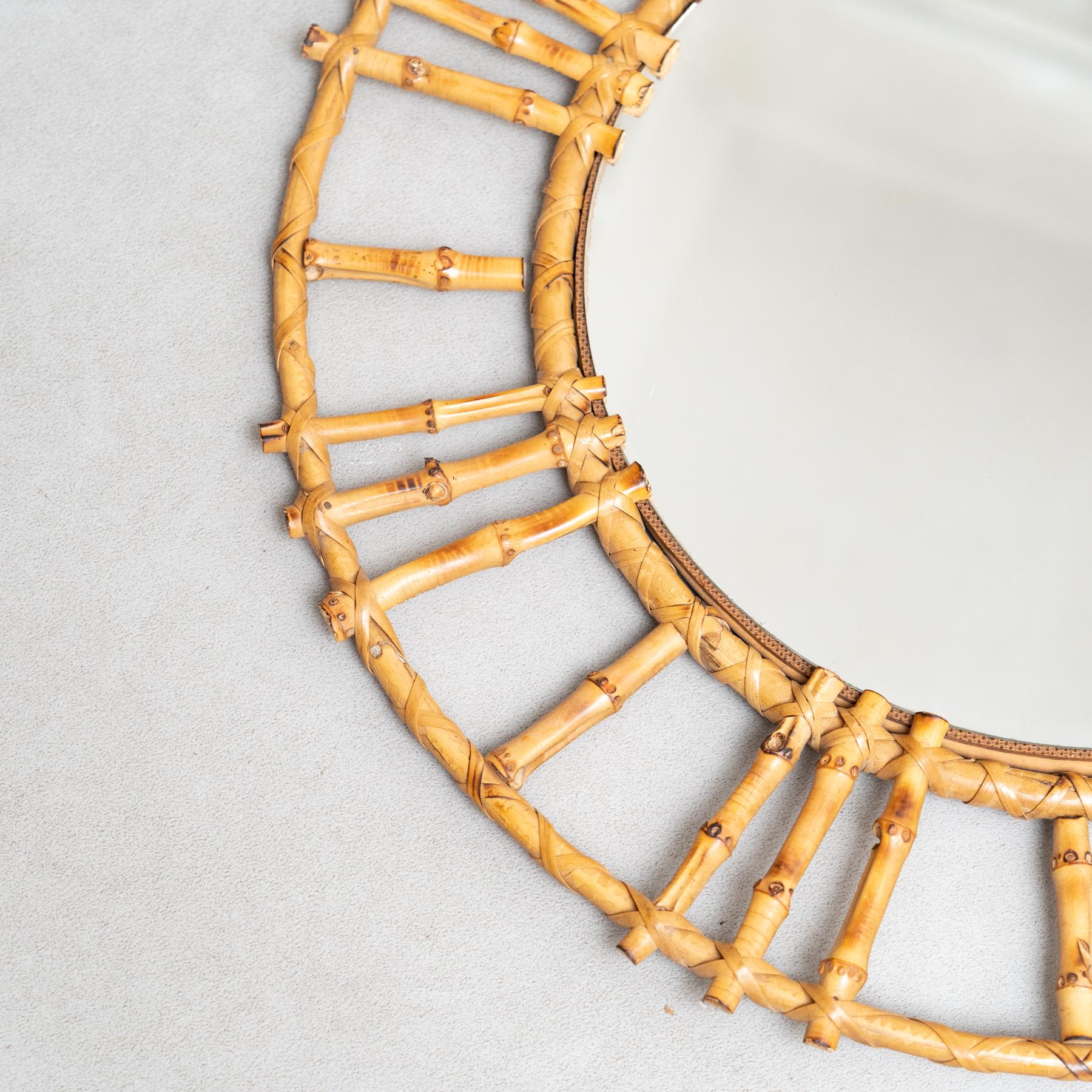 Miroir moderne du milieu du siècle en bambou et rotin Handcraft, circa 1960 Bon état - En vente à Barcelona, ES