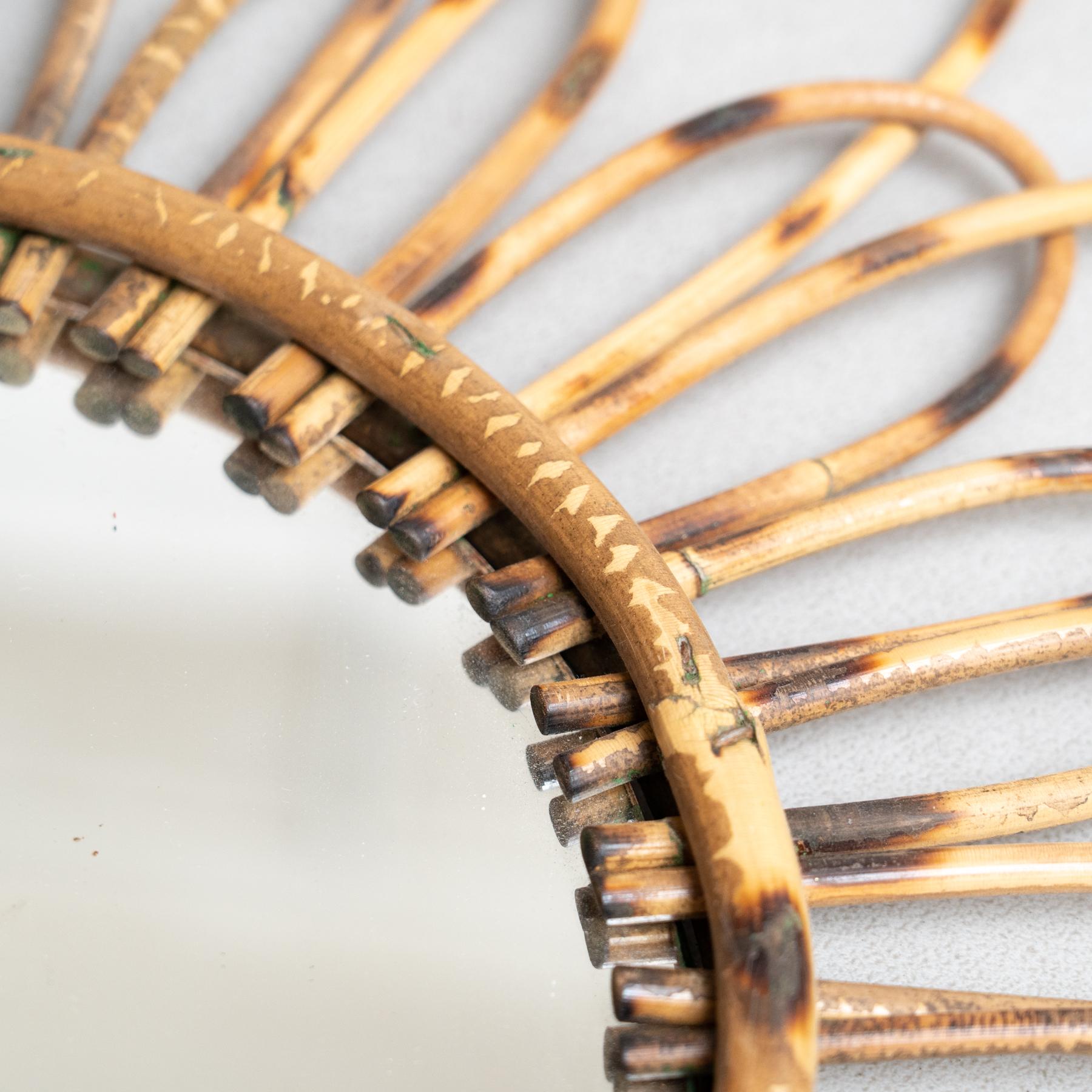 Specchio moderno di metà secolo in bambù e rattan lavorato a mano, circa 1960 in vendita 1