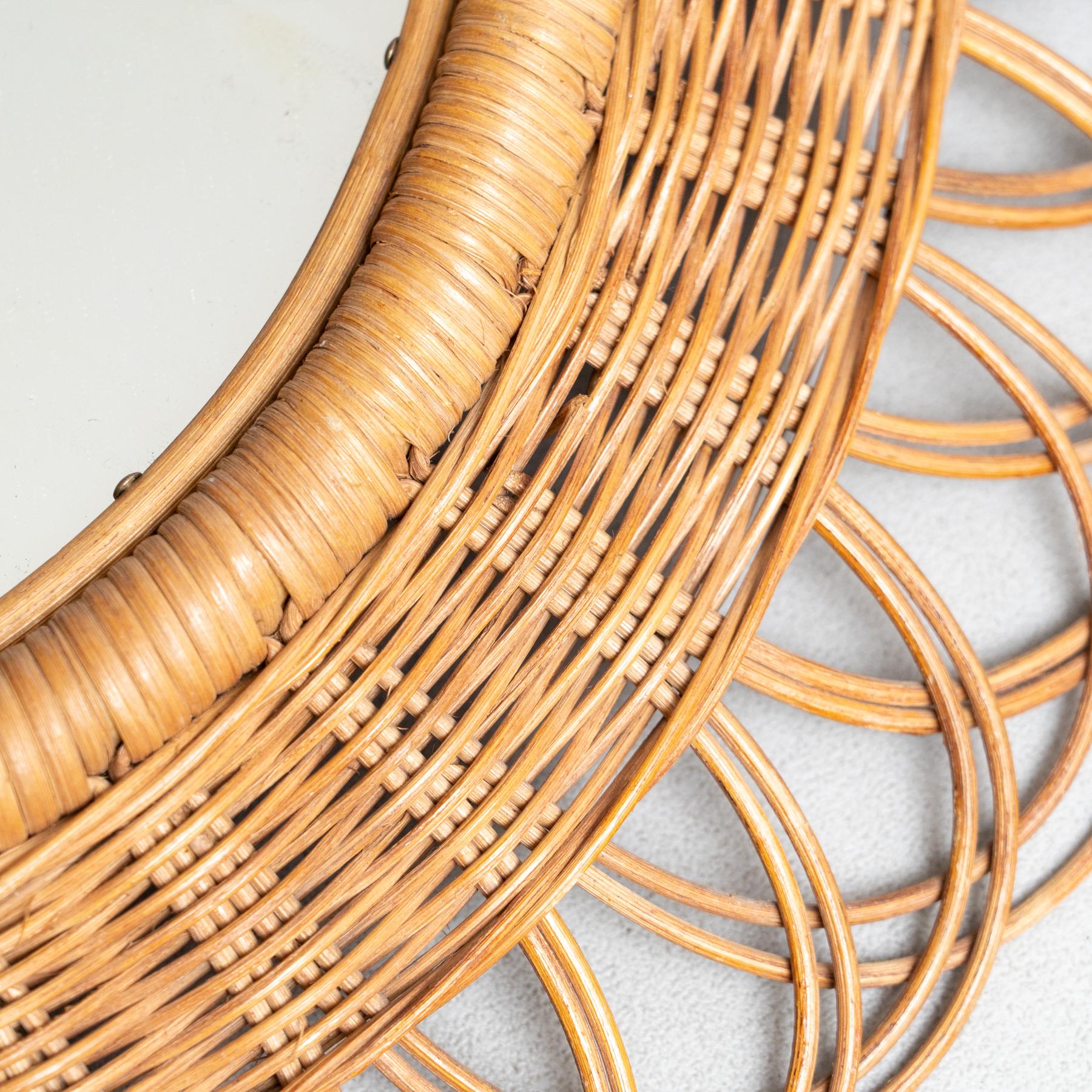 Specchio moderno di metà secolo in bambù e rattan lavorato a mano, circa 1960 in vendita 1