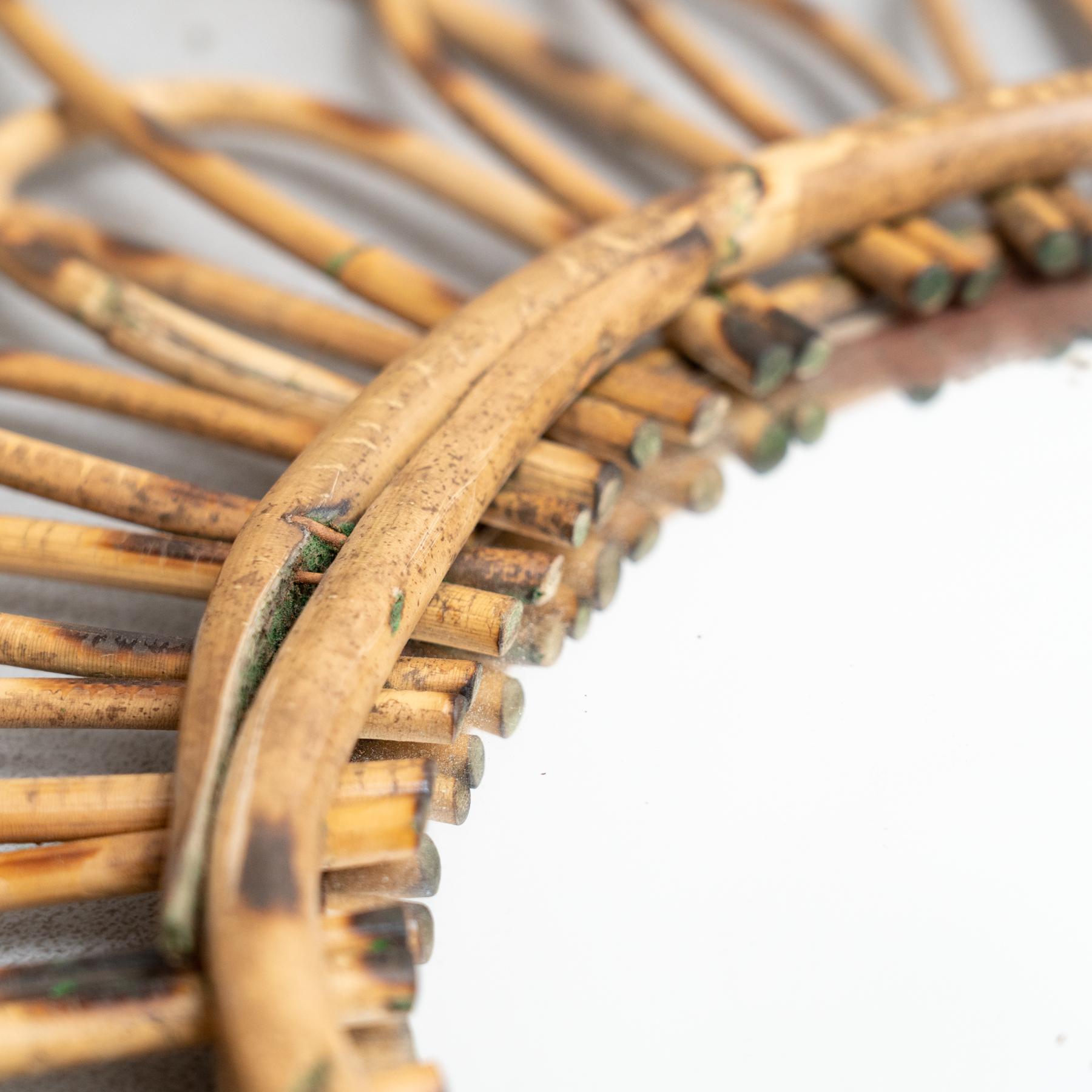 Specchio moderno di metà secolo in bambù e rattan lavorato a mano, circa 1960 in vendita 2