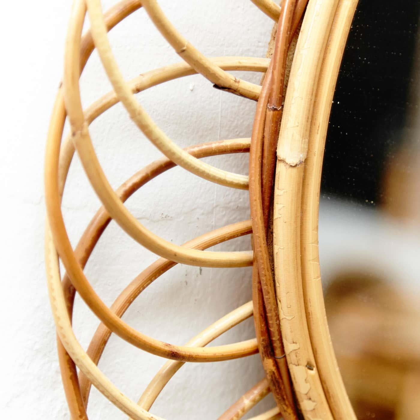 Mid-Century moderno Specchio moderno di metà secolo in bambù e rattan lavorato a mano in Costa Azzurra, circa 1960 in vendita