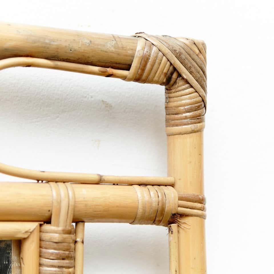 Mid-Century moderno Specchio moderno di metà secolo in bambù e rattan lavorato a mano in Costa Azzurra, circa 1960 in vendita