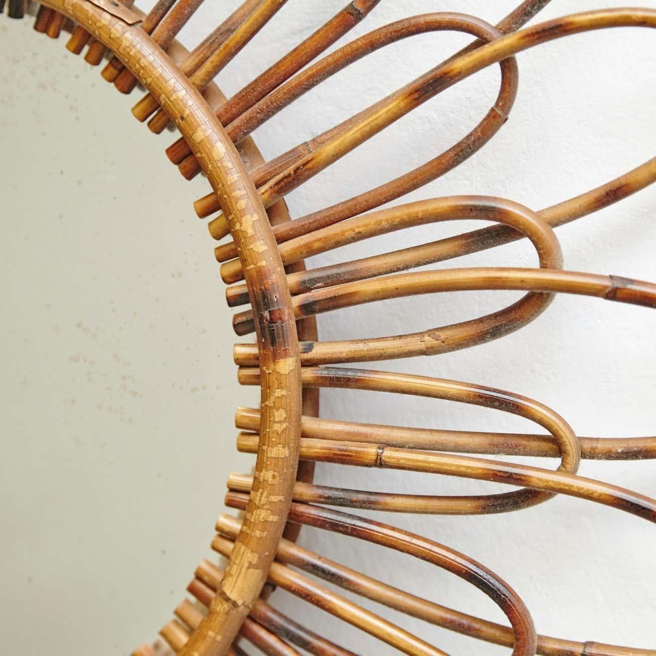 Francese Specchio moderno di metà secolo in bambù e rattan lavorato a mano in Costa Azzurra, circa 1960 in vendita