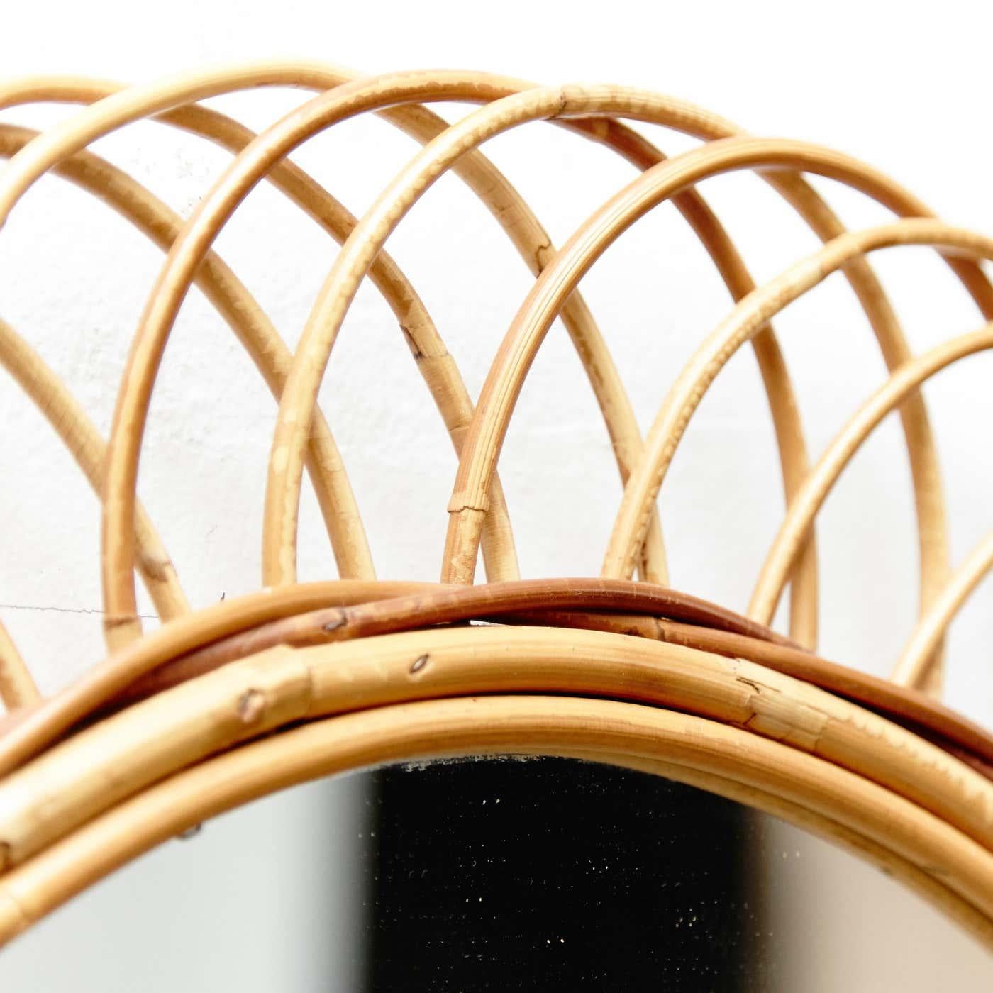 Francese Specchio moderno di metà secolo in bambù e rattan lavorato a mano in Costa Azzurra, circa 1960 in vendita