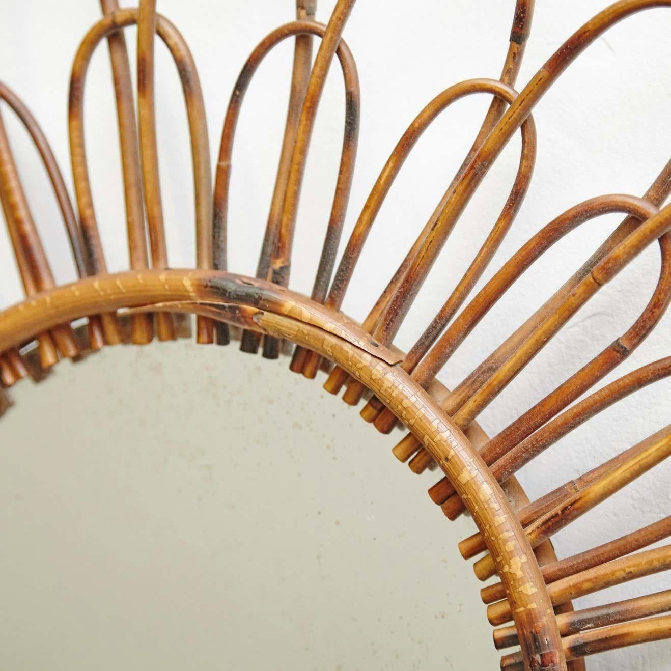 Specchio moderno di metà secolo in bambù e rattan lavorato a mano in Costa Azzurra, circa 1960 In condizioni buone in vendita a Barcelona, ES