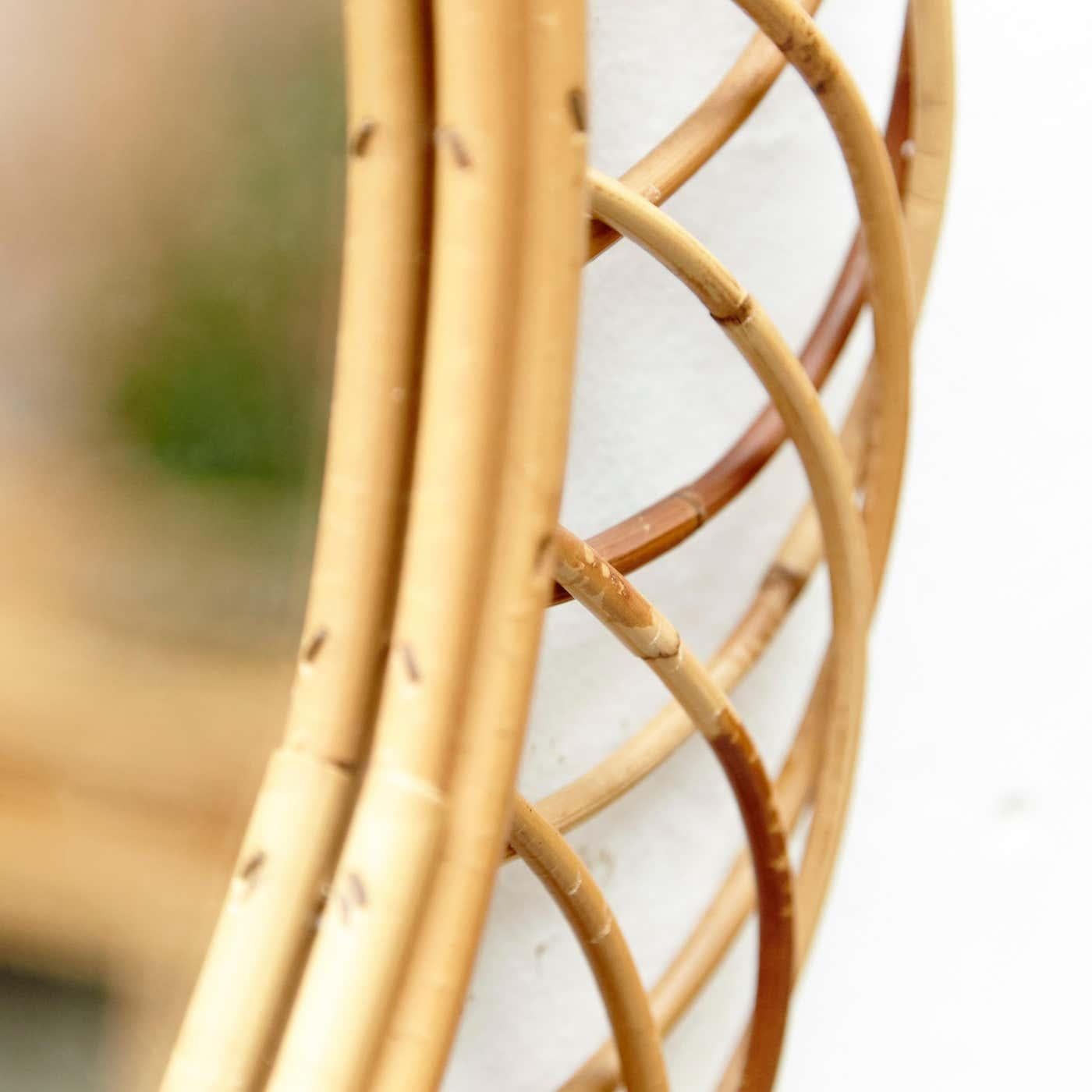 Specchio moderno di metà secolo in bambù e rattan lavorato a mano in Costa Azzurra, circa 1960 In condizioni buone in vendita a Barcelona, ES