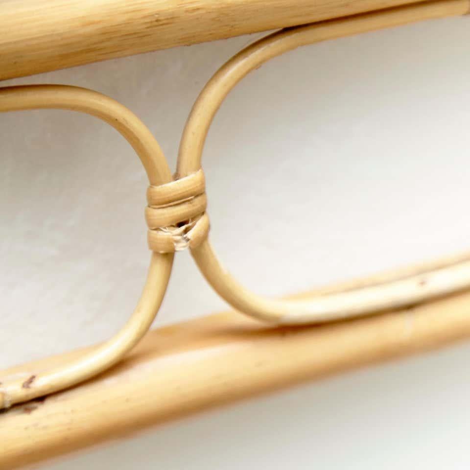 Rattan Specchio moderno di metà secolo in bambù e rattan lavorato a mano in Costa Azzurra, circa 1960 in vendita