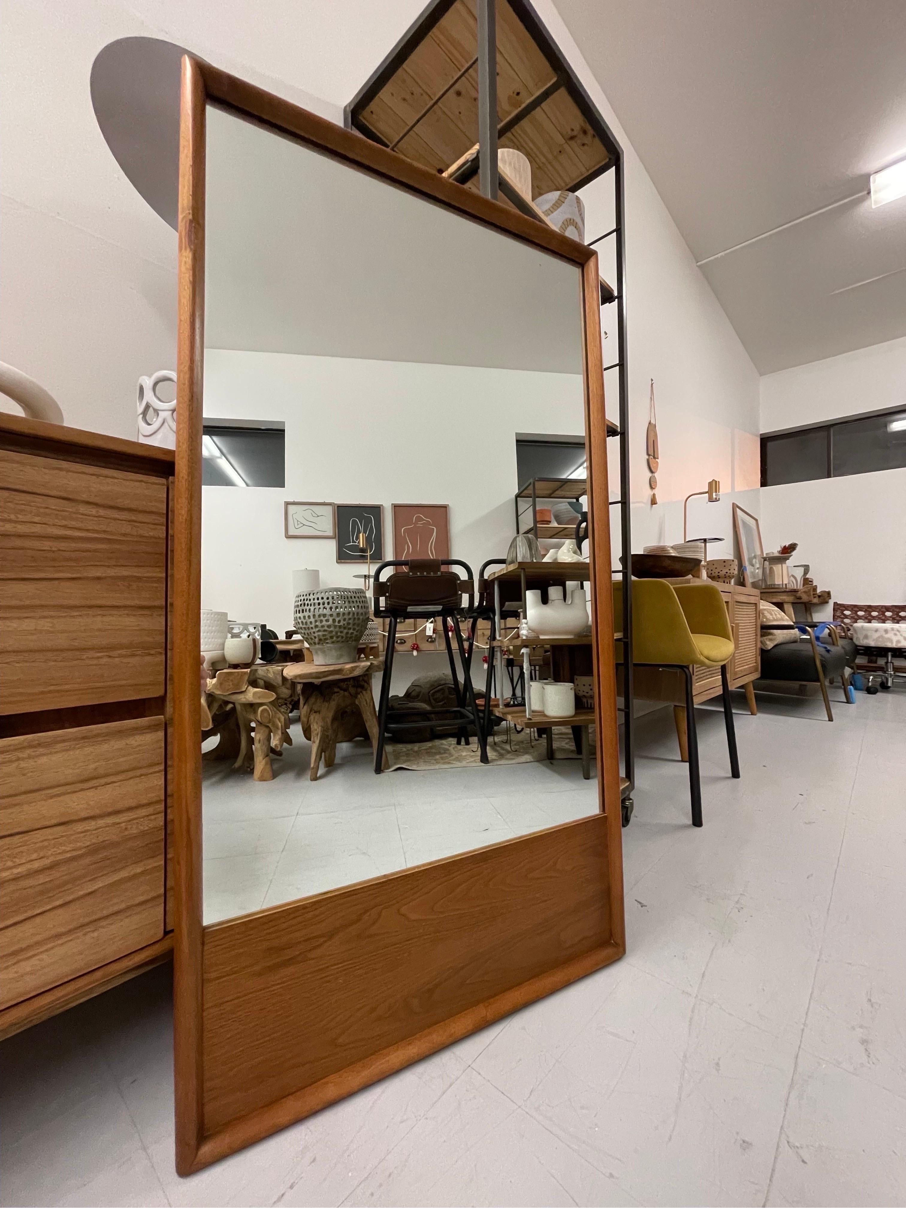 Miroir moderne du milieu du siècle dernier de Drexel Bon état - En vente à Seattle, WA