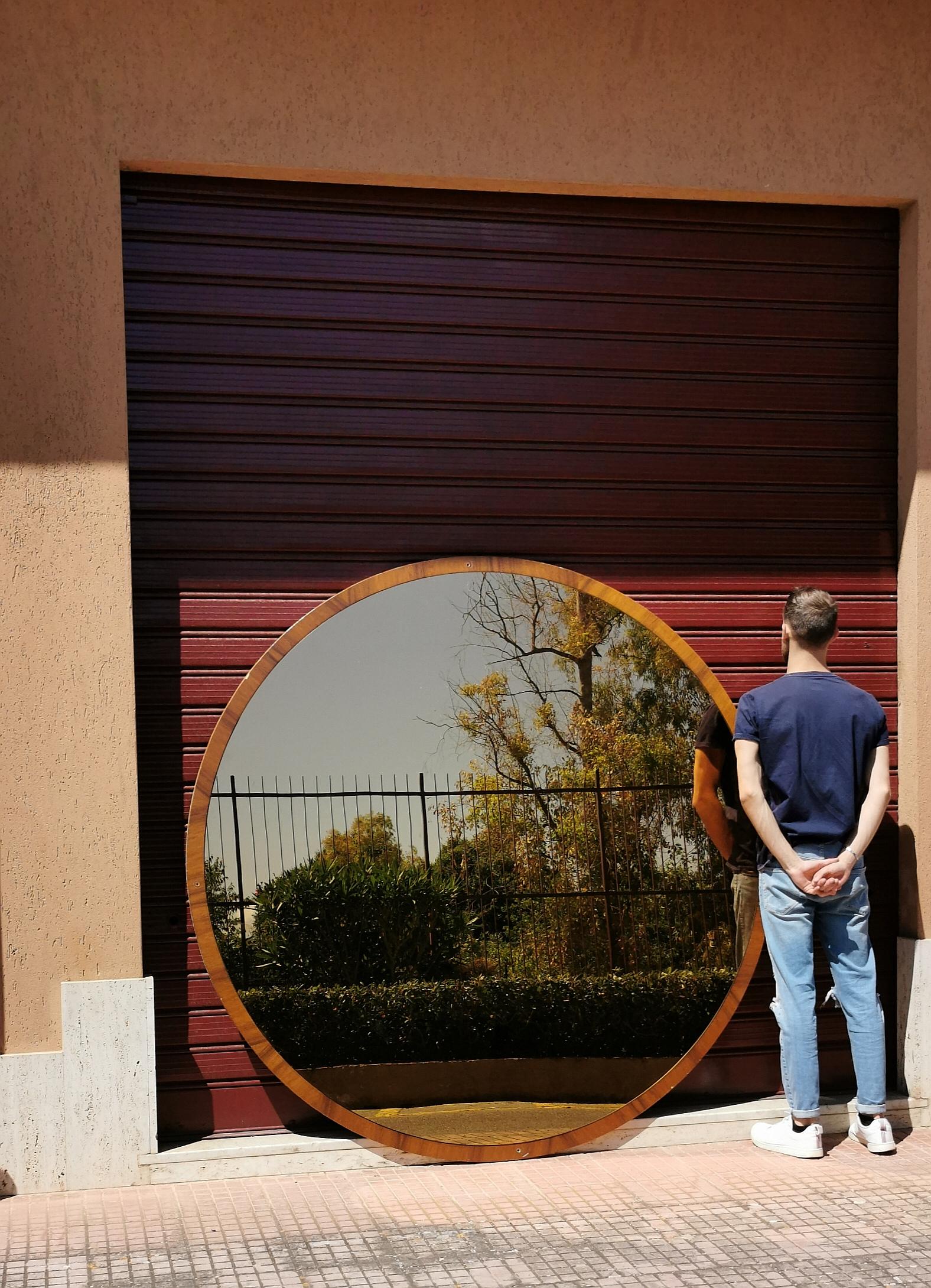 Midcentury Wall Mirror Wood Bronzed Glass Round Large Italian Design 1970s In Good Condition In Palermo, IT