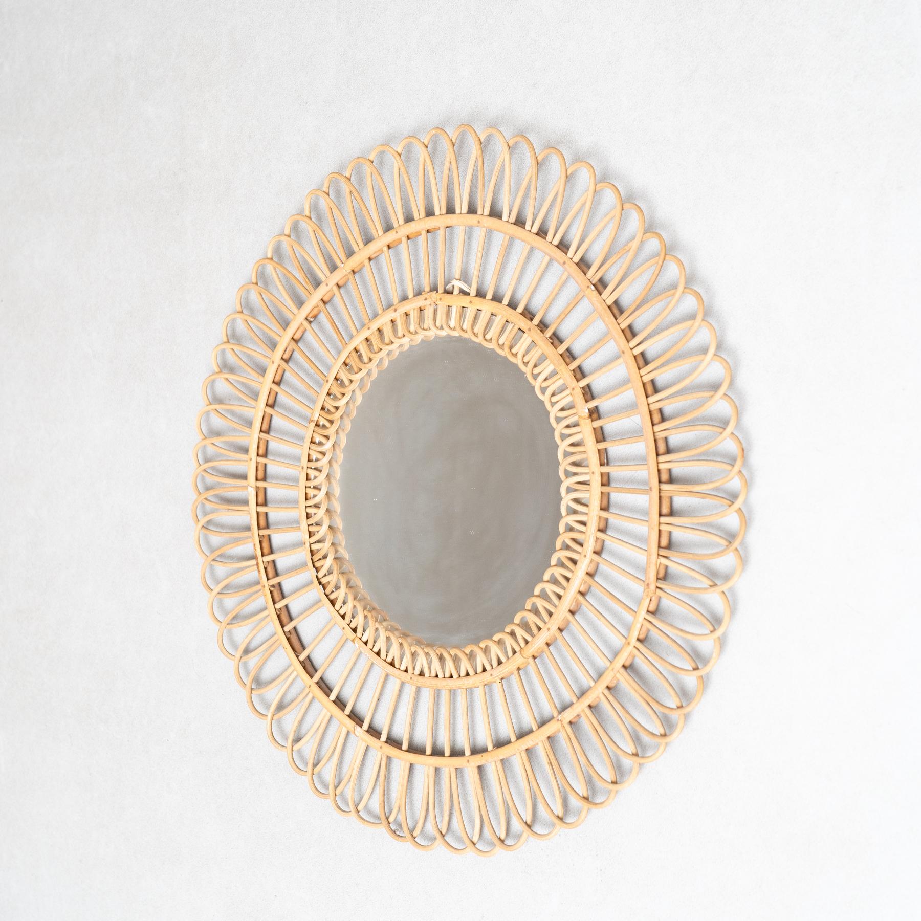 Français Miroir Modernity Sunburst Bambou Rattan Handcraft, circa 1960 en vente