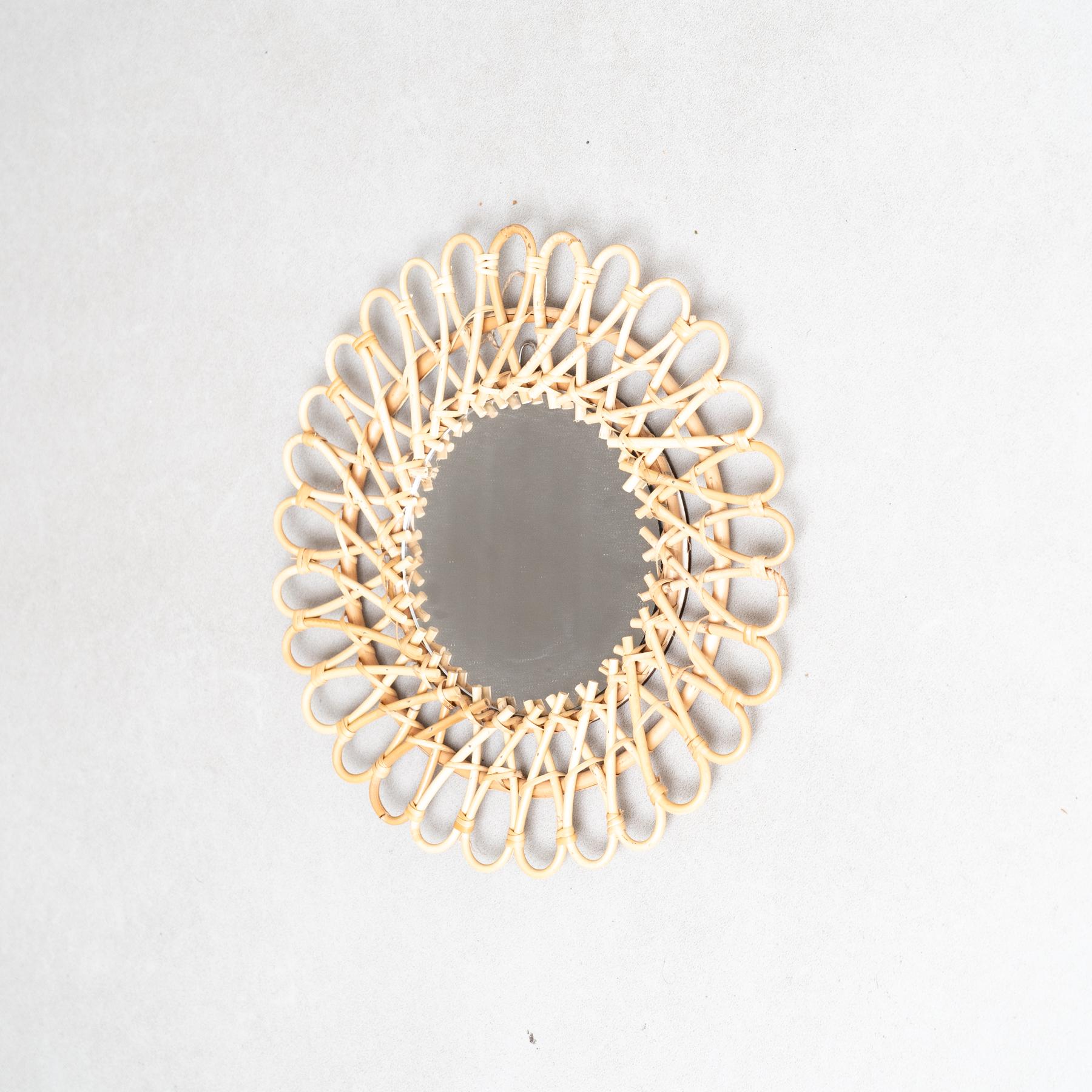 Français Miroir Modernity Sunburst Bambou Rattan Handcraft, circa 1960 en vente