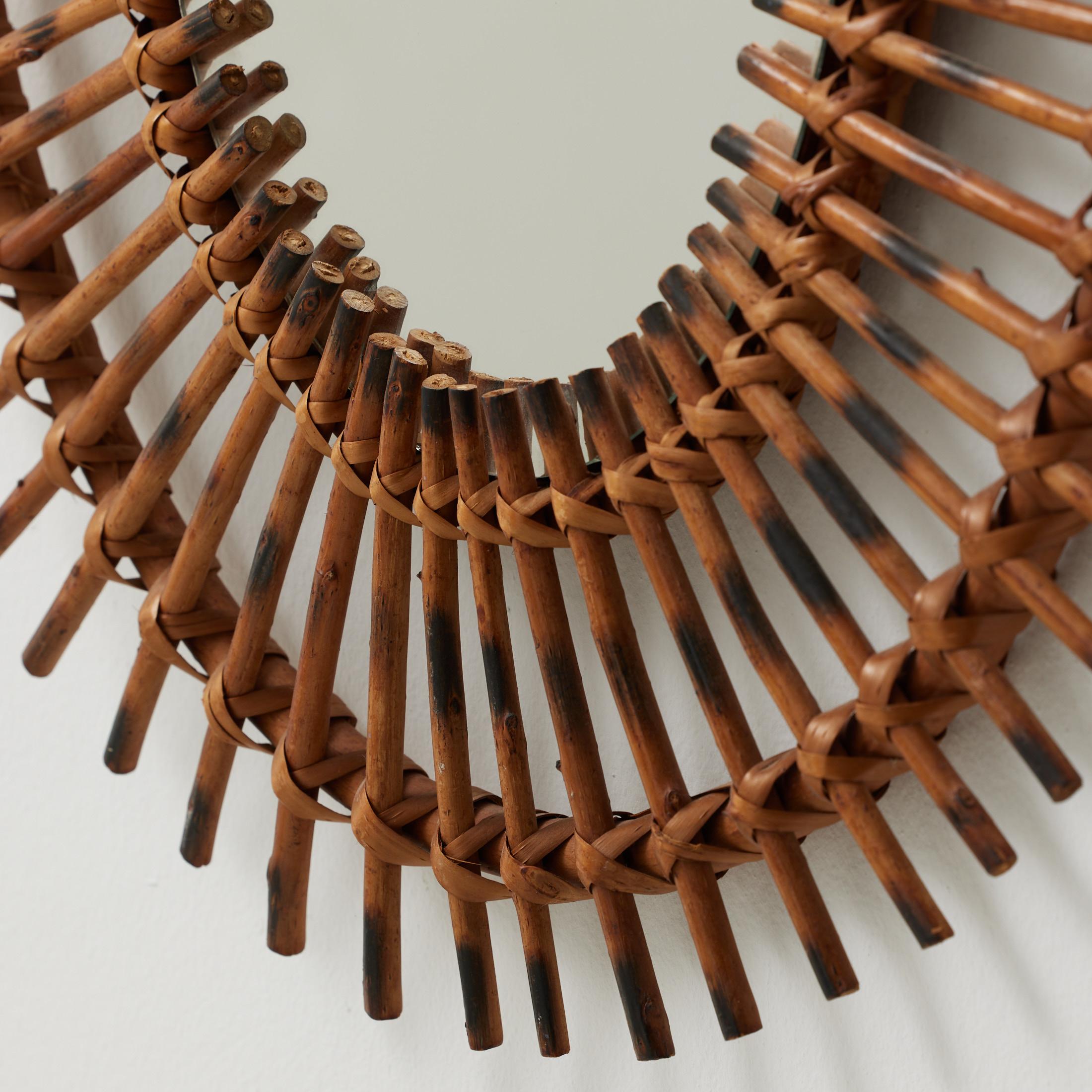 Français Miroir Modernity Sunburst Bambou Rattan Handcraft, circa 1960 en vente