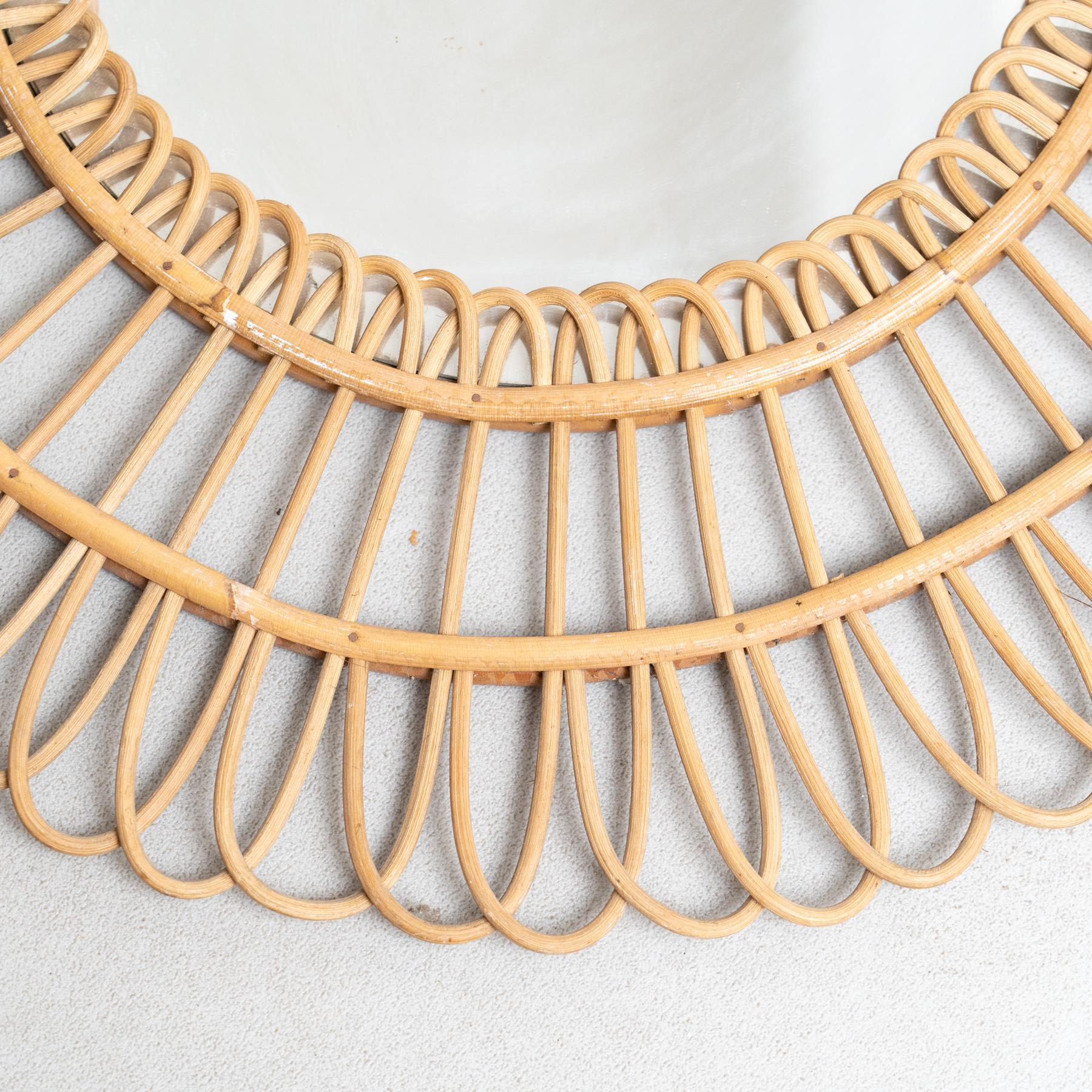 Milieu du XXe siècle Miroir Modernity Sunburst Bambou Rattan Handcraft, circa 1960 en vente