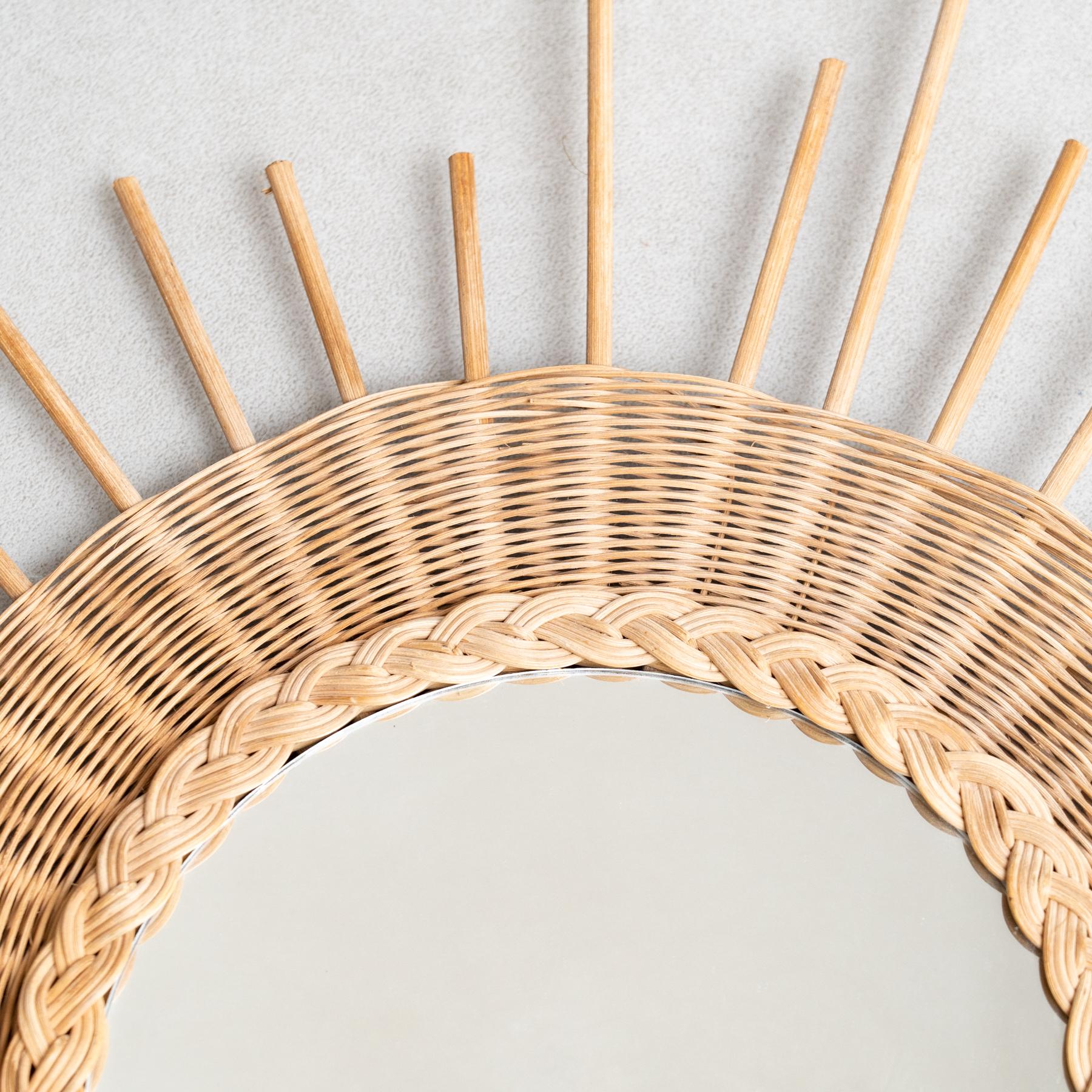 Miroir Modernity Sunburst Rattan Handcraft, circa 1960 Bon état - En vente à Barcelona, ES