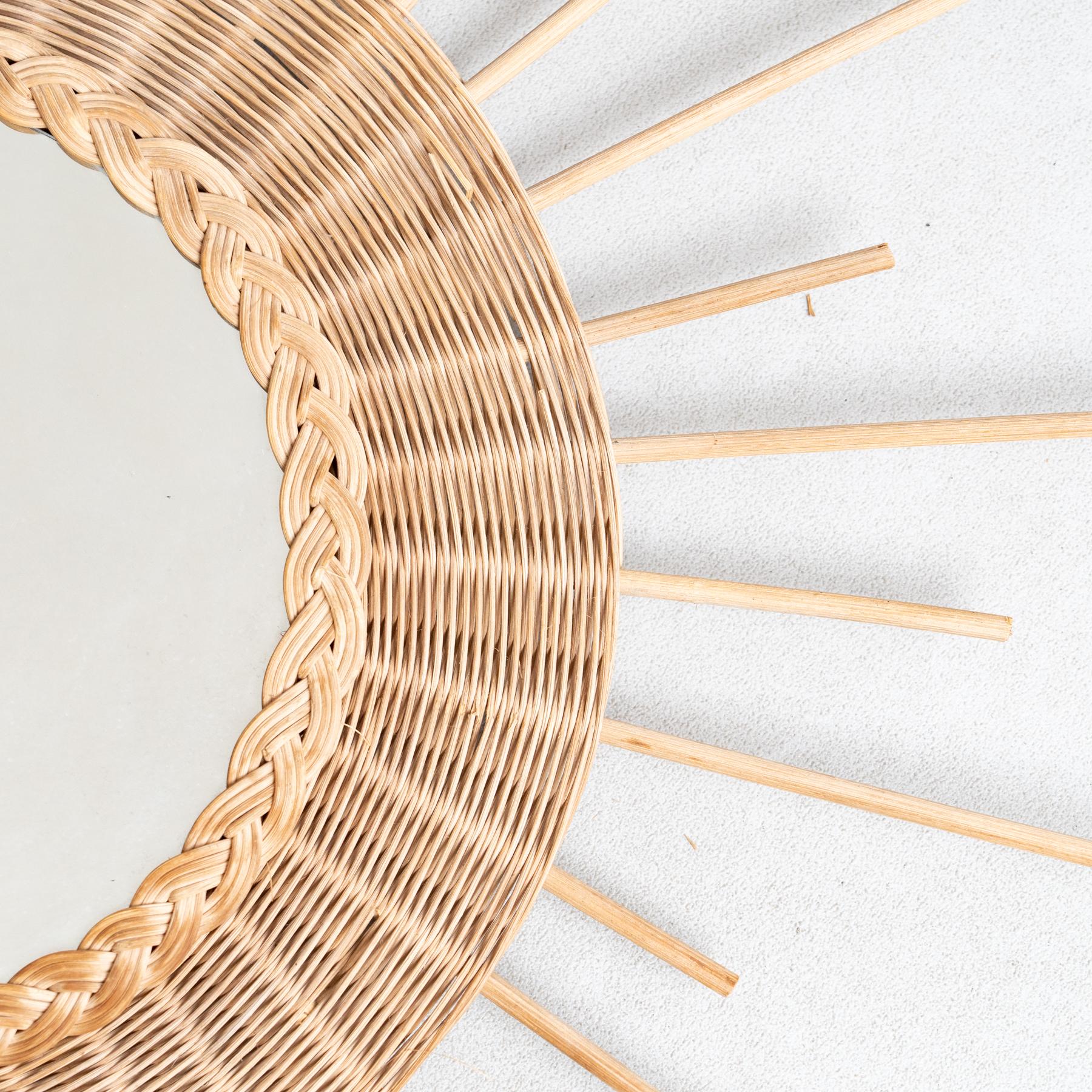 Bambou Miroir Modernity Sunburst Rattan Handcraft, circa 1960 en vente