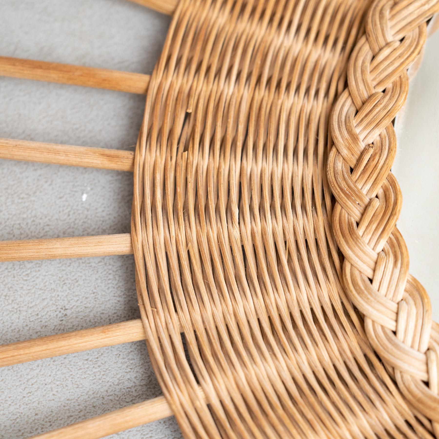 Miroir Modernity Sunburst Rattan Handcraft, circa 1960 en vente 2