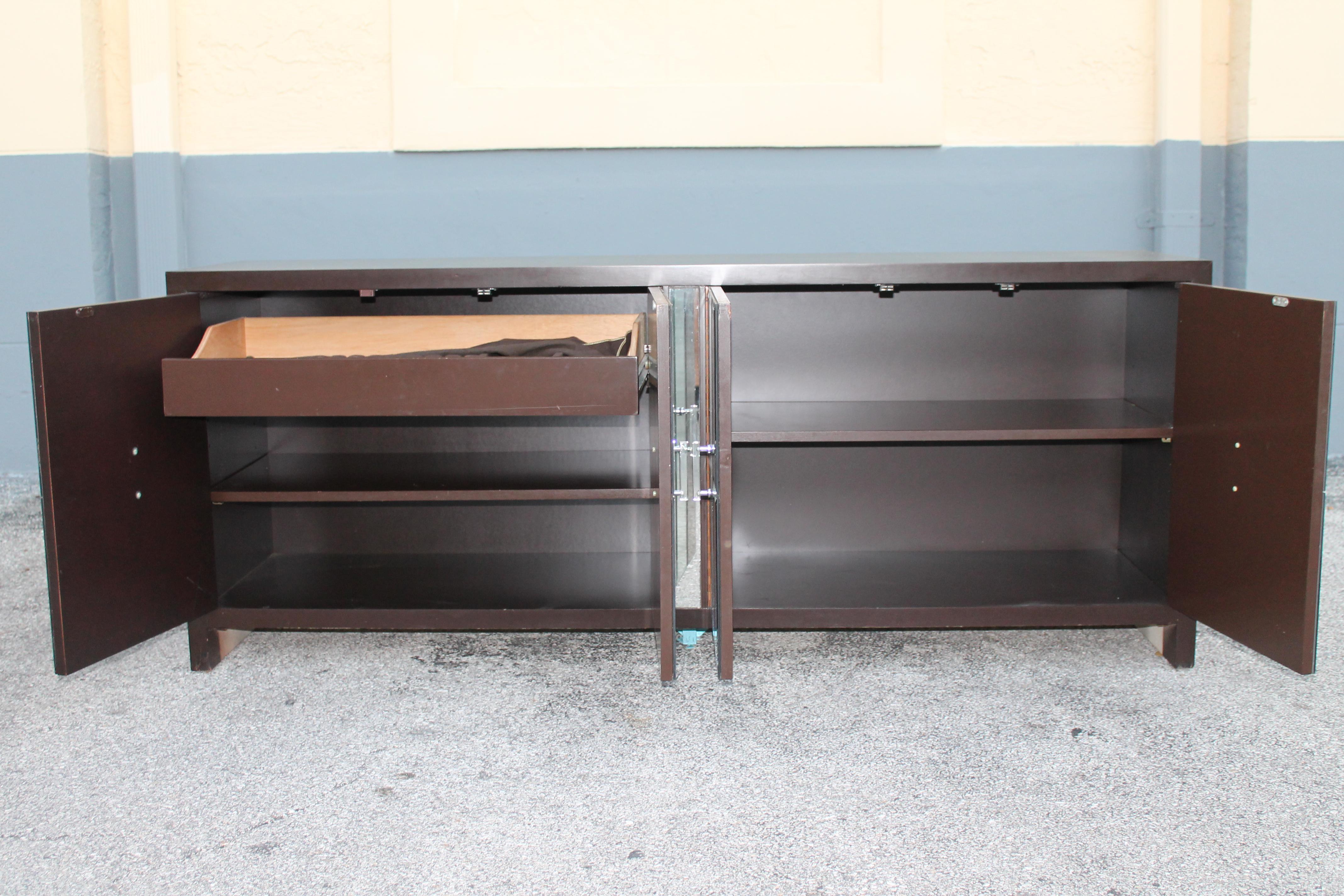 Mid Century Modern Mirrored Buffet/ Sideboard/ Credenza/ Dry Bar For Sale 4