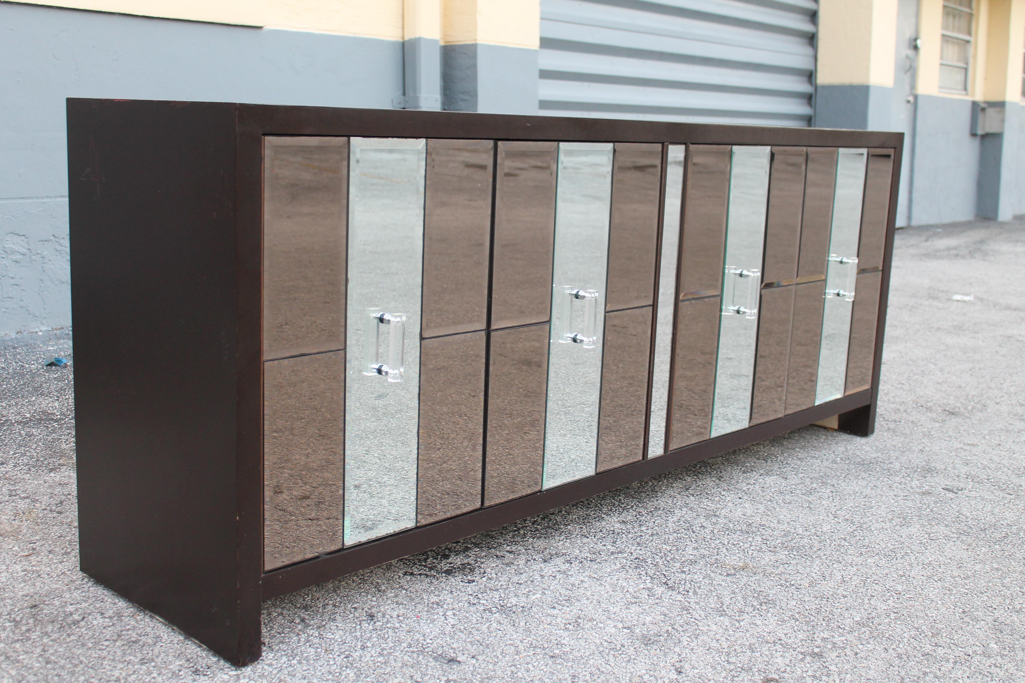 Mid-Century Modern Mid Century Modern Mirrored Buffet/ Sideboard/ Credenza/ Dry Bar For Sale