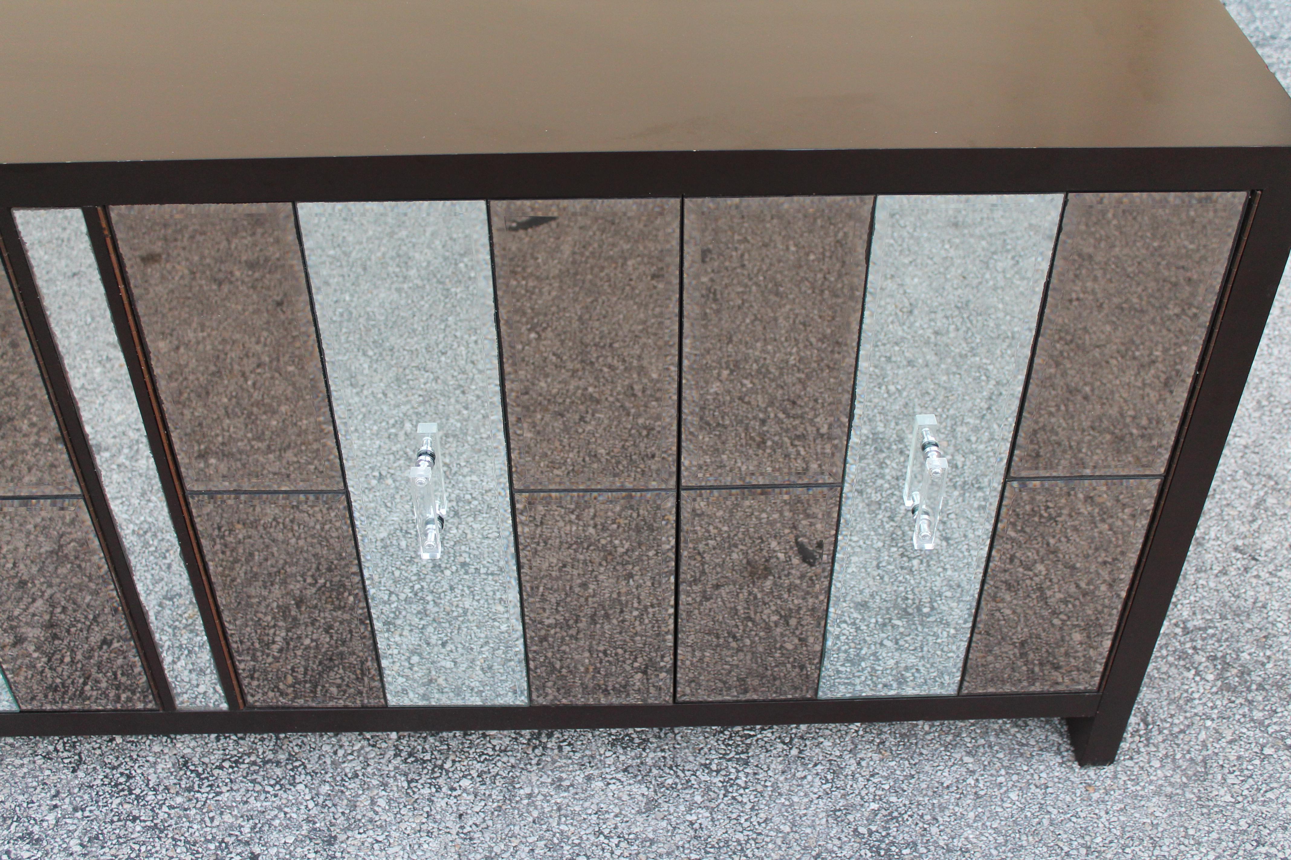 Mid Century Modern Mirrored Buffet/ Sideboard/ Credenza/ Dry Bar For Sale 1