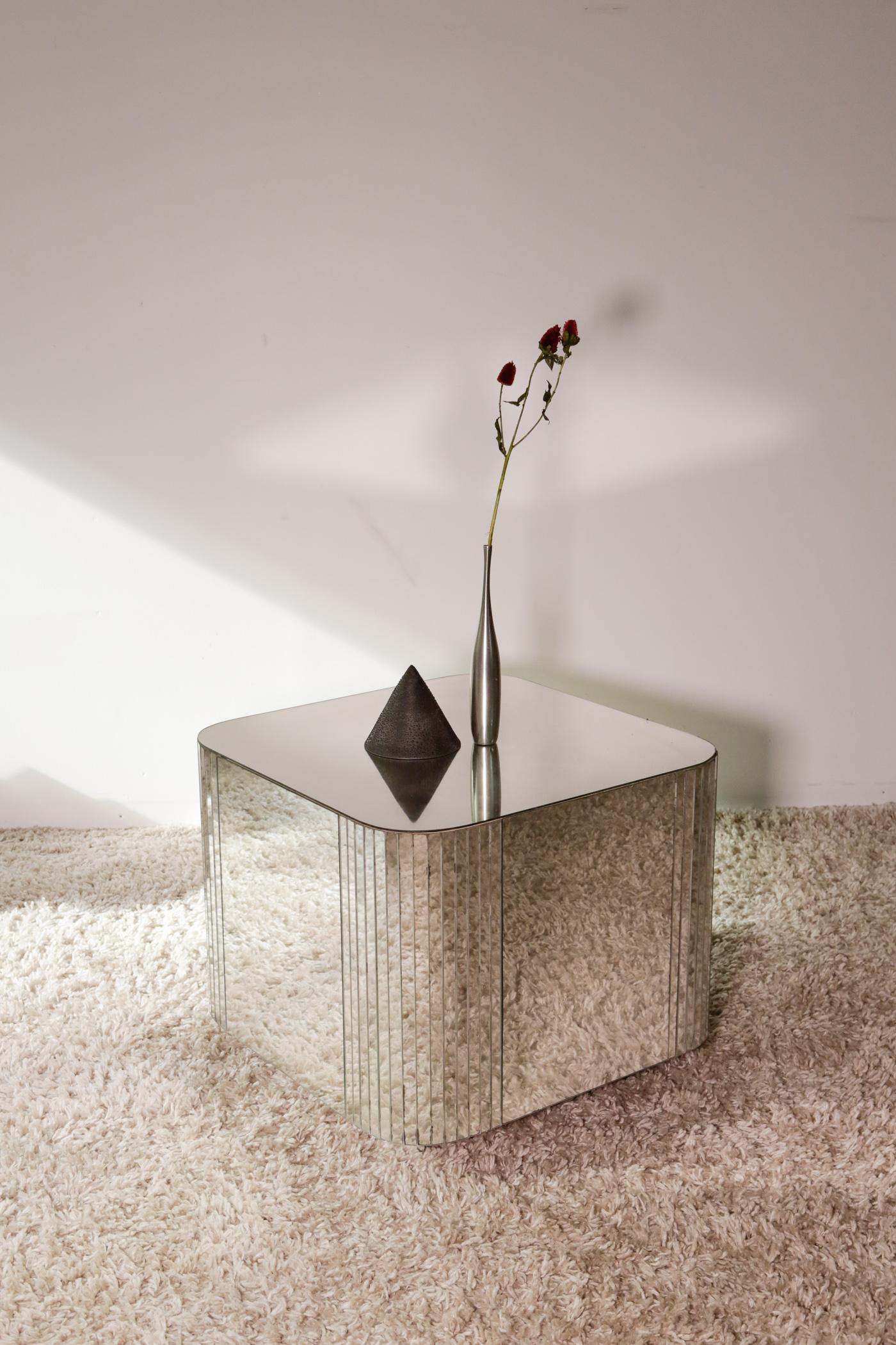 Mid-Century Modern Mirrored Coffee/Side Table For Sale 5