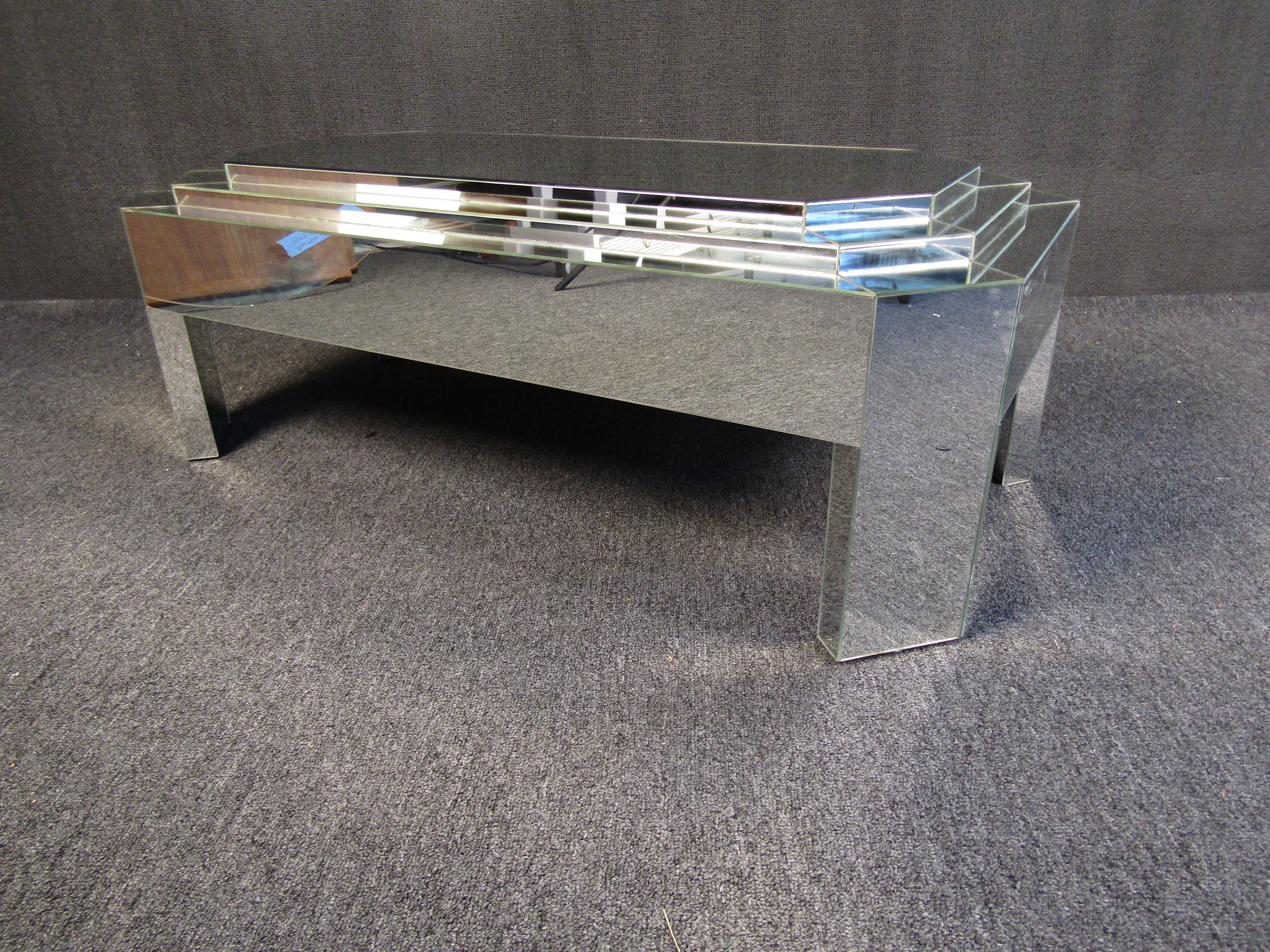 Mid-Century Modern Mirrored Coffee Table In Good Condition For Sale In Brooklyn, NY