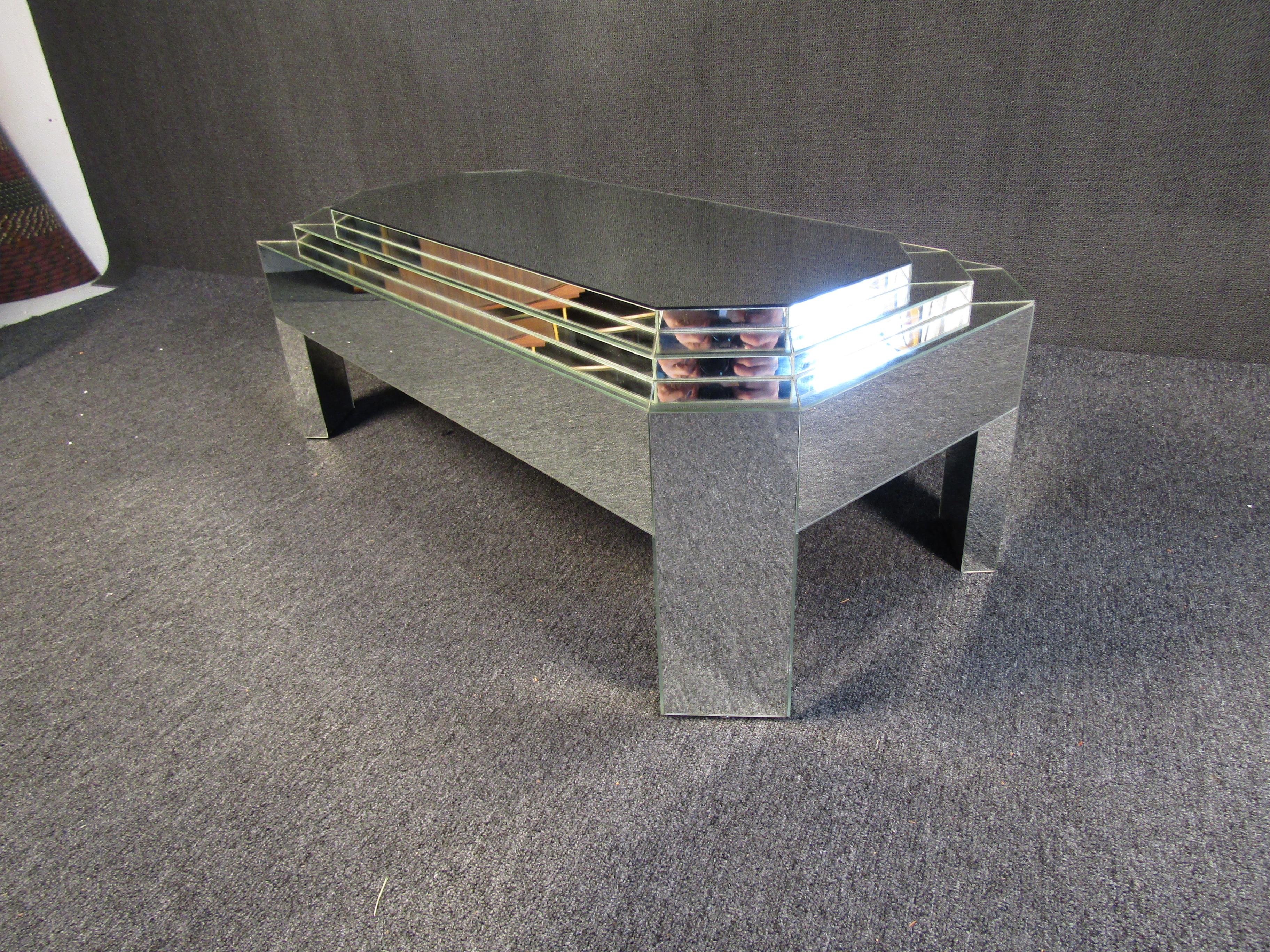 20th Century Mid-Century Modern Mirrored Coffee Table For Sale