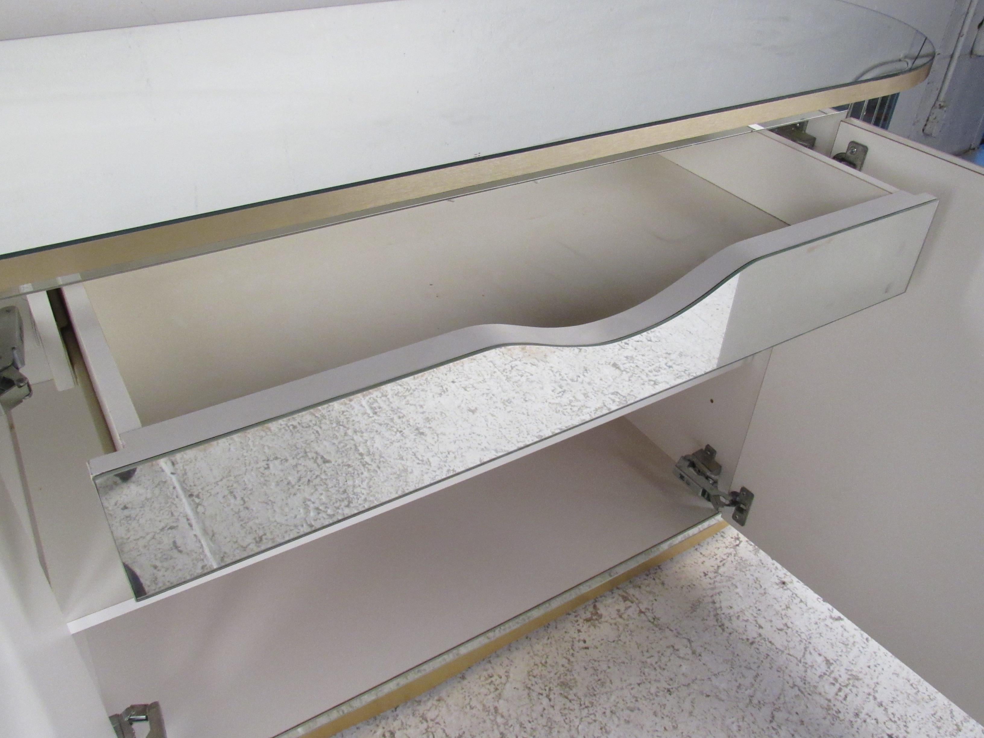 Mid-Century Modern Mirrored Credenza In Good Condition In Brooklyn, NY