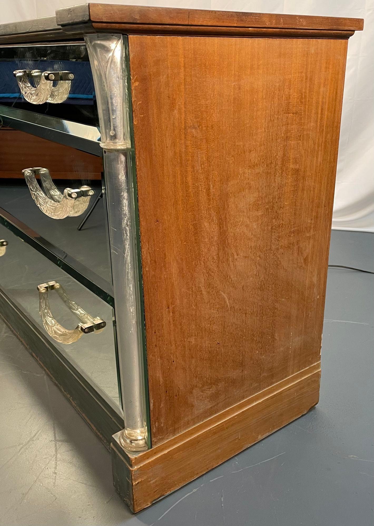 Grosfeld House, Mid-Century Modern, Glassics Series, Mirrored Cabinet, 1930s For Sale 9
