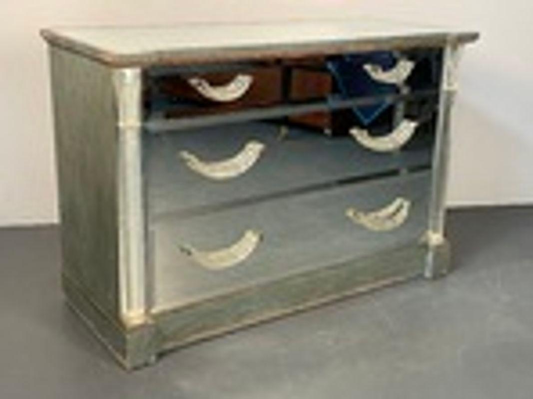 Grosfeld House, Mid-Century Modern, Glassics Series, Mirrored Cabinet, 1930s For Sale 1