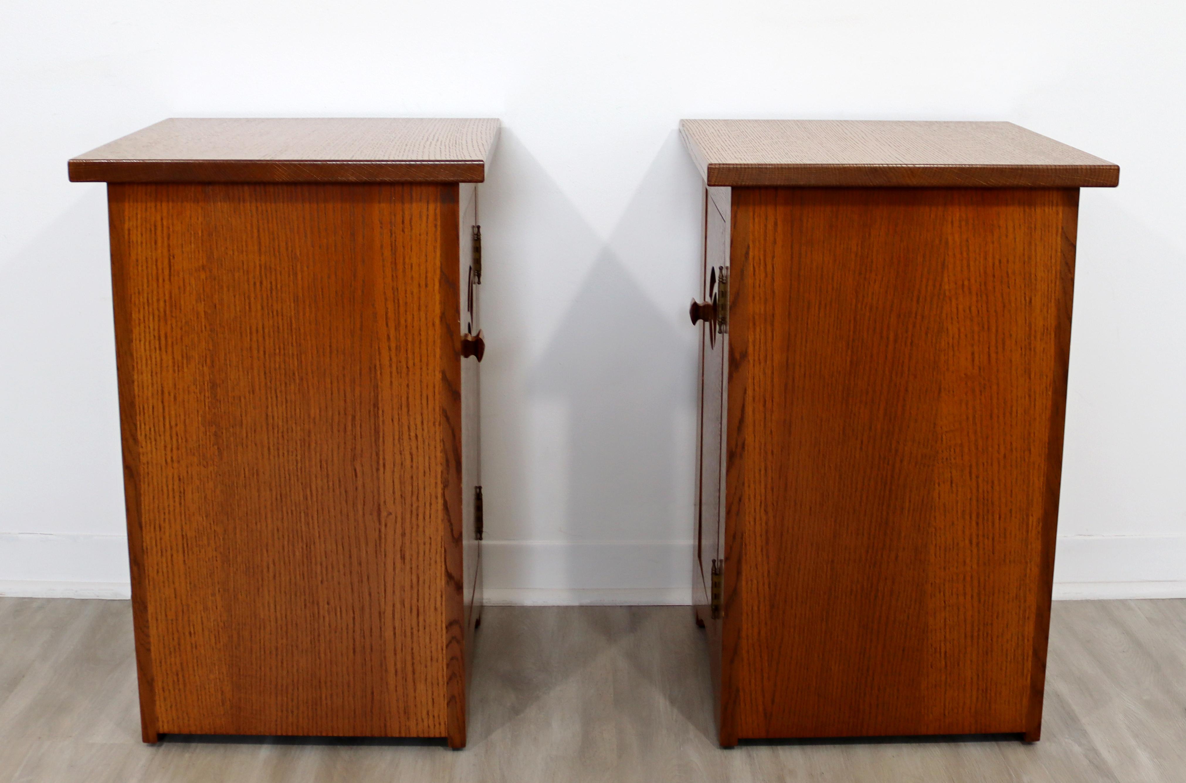 Mid-Century Modern Mission Style Pair of Wood Nightstands Side End Tables, 1970s In Good Condition In Keego Harbor, MI