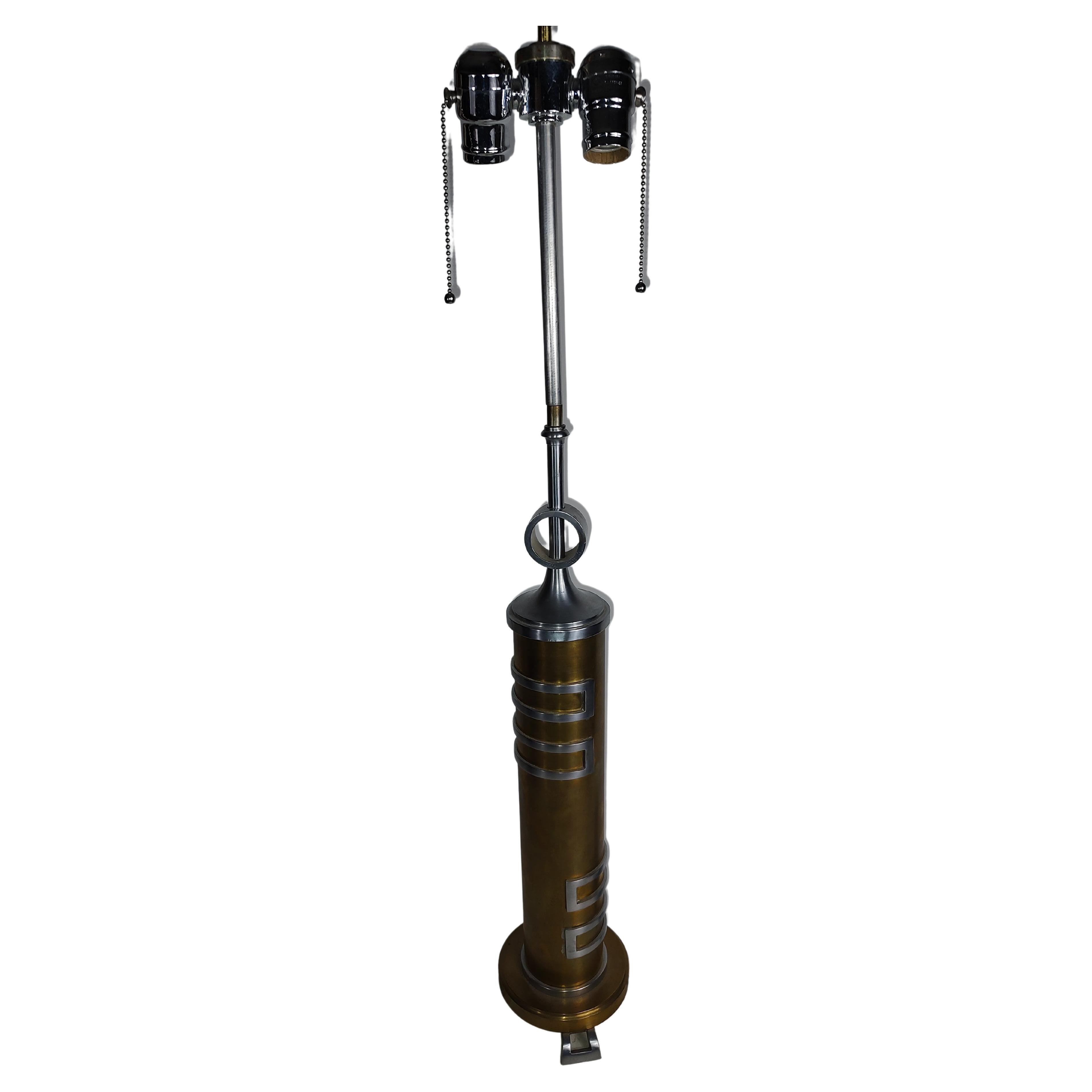Tedesco Lampada da tavolo alta in stile Bauhaus in metallo misto della metà del secolo scorso in vendita