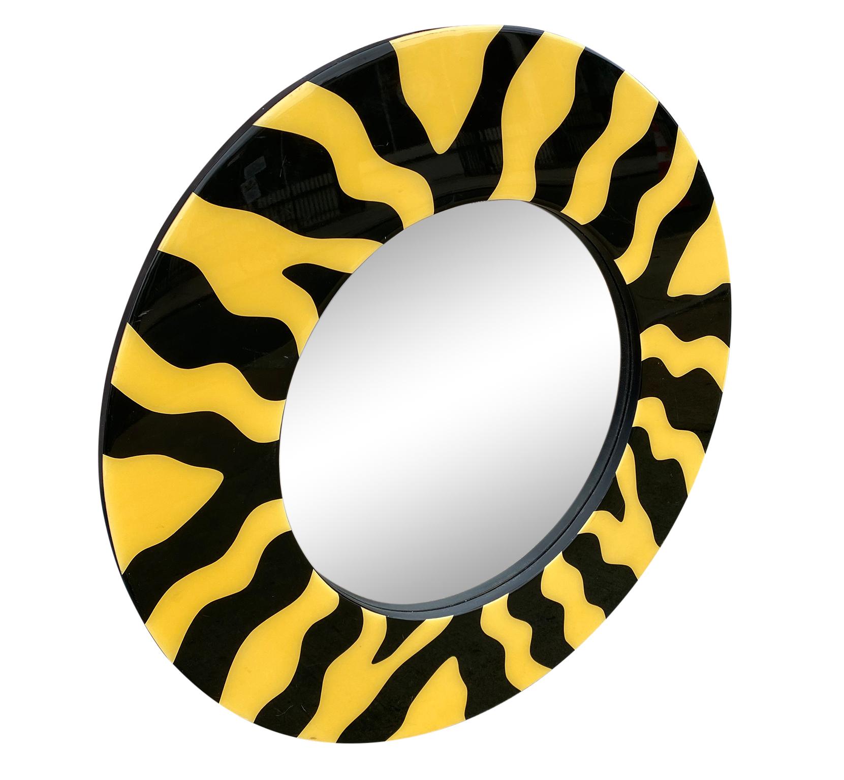 Mid-Century Modern mod Pop Art wild tiger strip wall round mirror style of Memphis Milano / Ettore Sottsass.
Yellow and black.

Made for wall mounting with wire on back.

Measures: 36