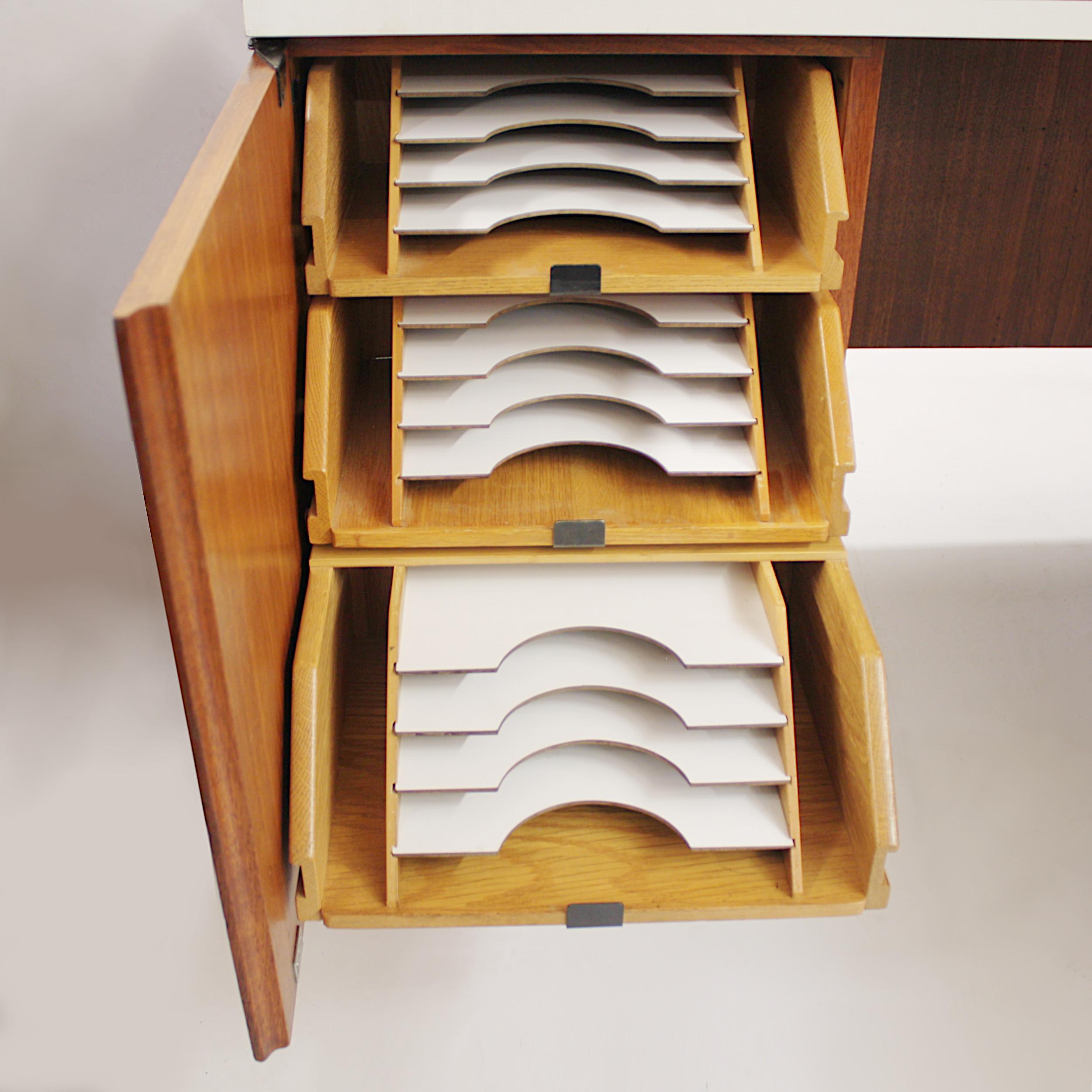 Mid-20th Century Mid-Century Modern Model 1500 Series Walnut Executive Desk by Florence Knoll