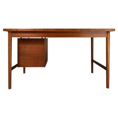 Mid Century Modern Model 541 Walnut Writer's Desk by Folke Ohlsson for DUX 1960s
