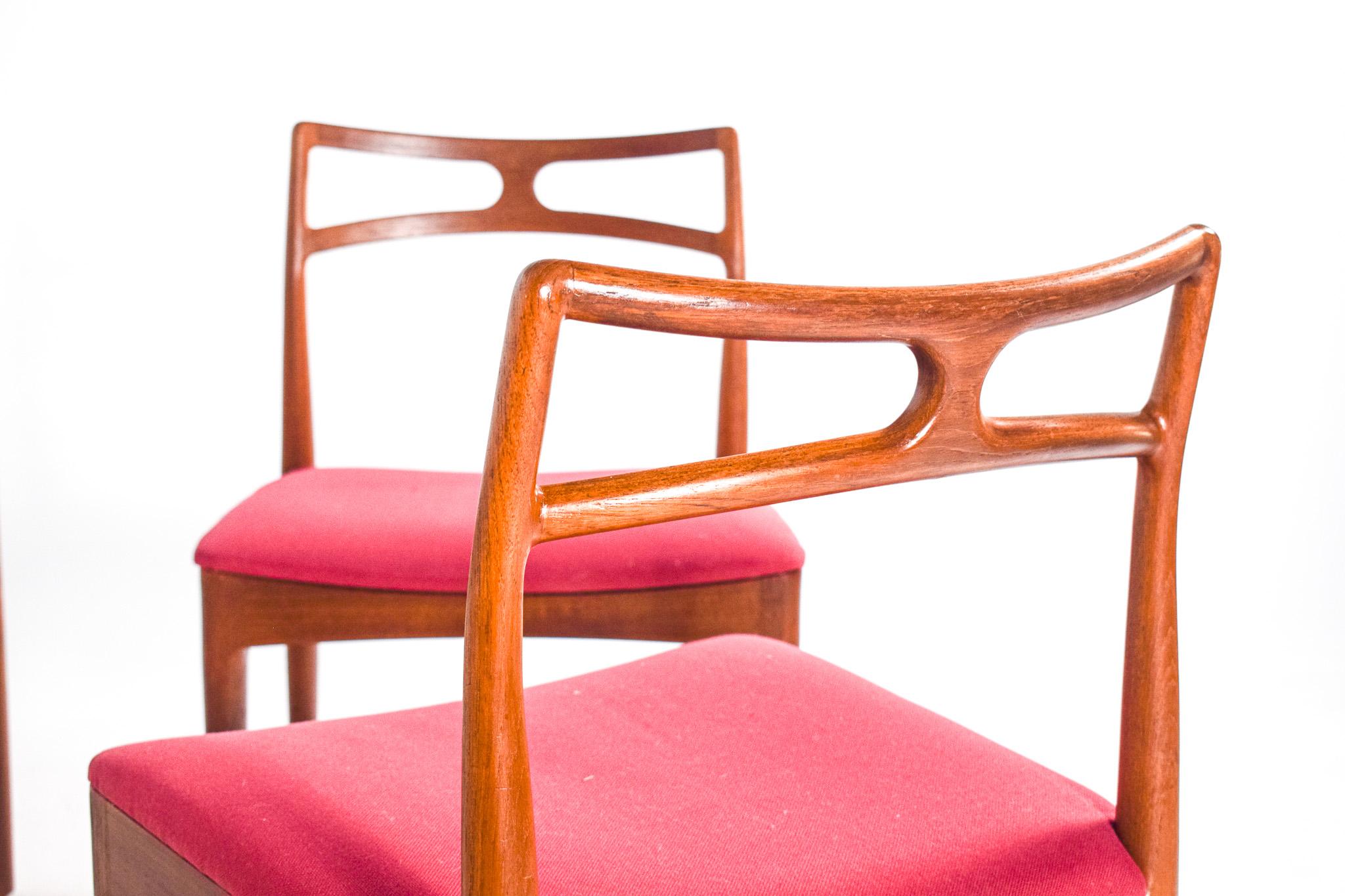 Mid-Century Modern Model 94 Teak Dining Chairs by Johannes Andersen In Good Condition In Lisboa, Lisboa