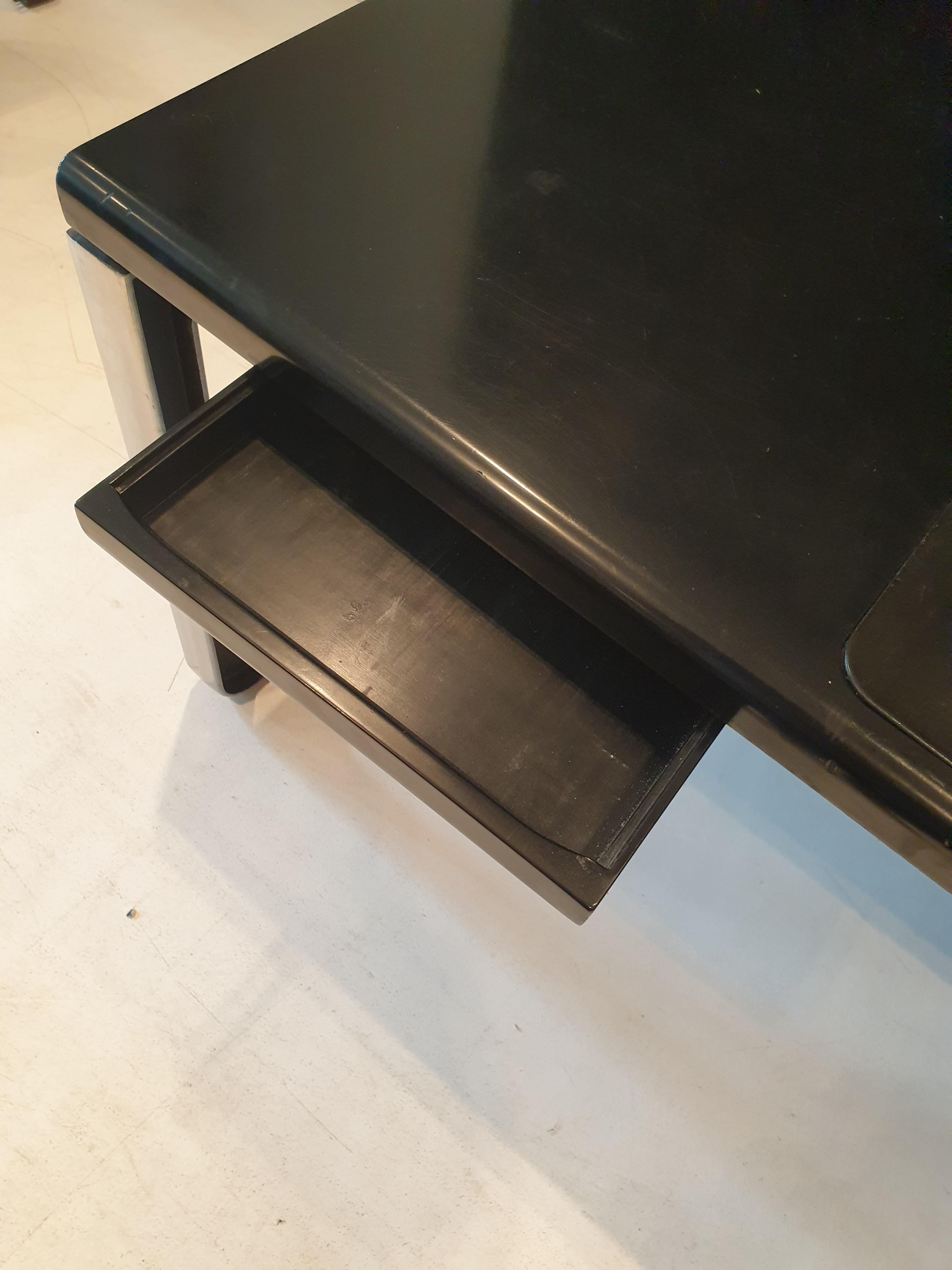 Mid-Century Modern Mid Century Modern Model T333 desk by Osvaldo Borsani for Tecno For Sale