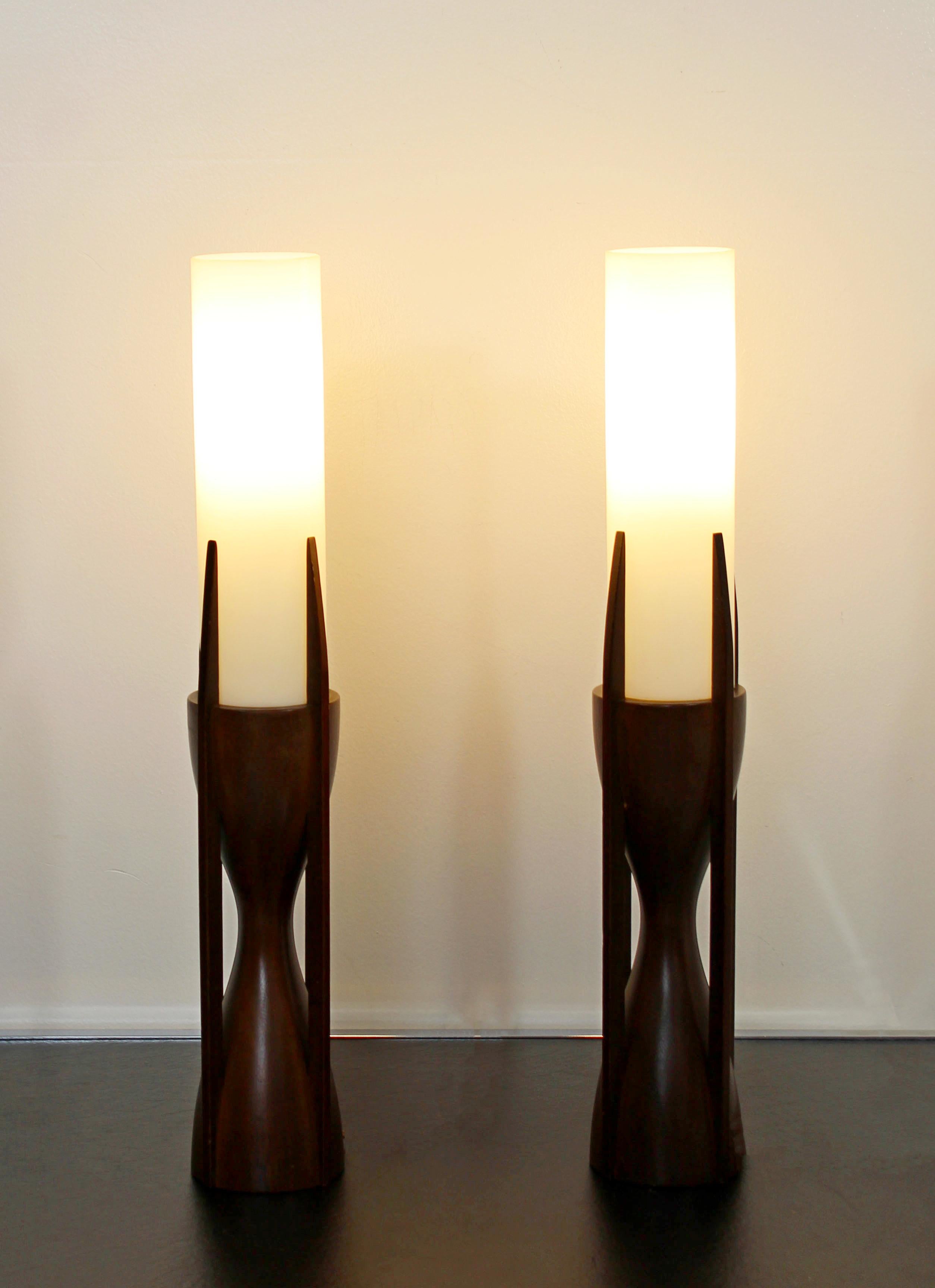 Mid-Century Modern Modeline Pair Sculptural Mahogany Opaline Glass Table Lamps In Good Condition In Keego Harbor, MI