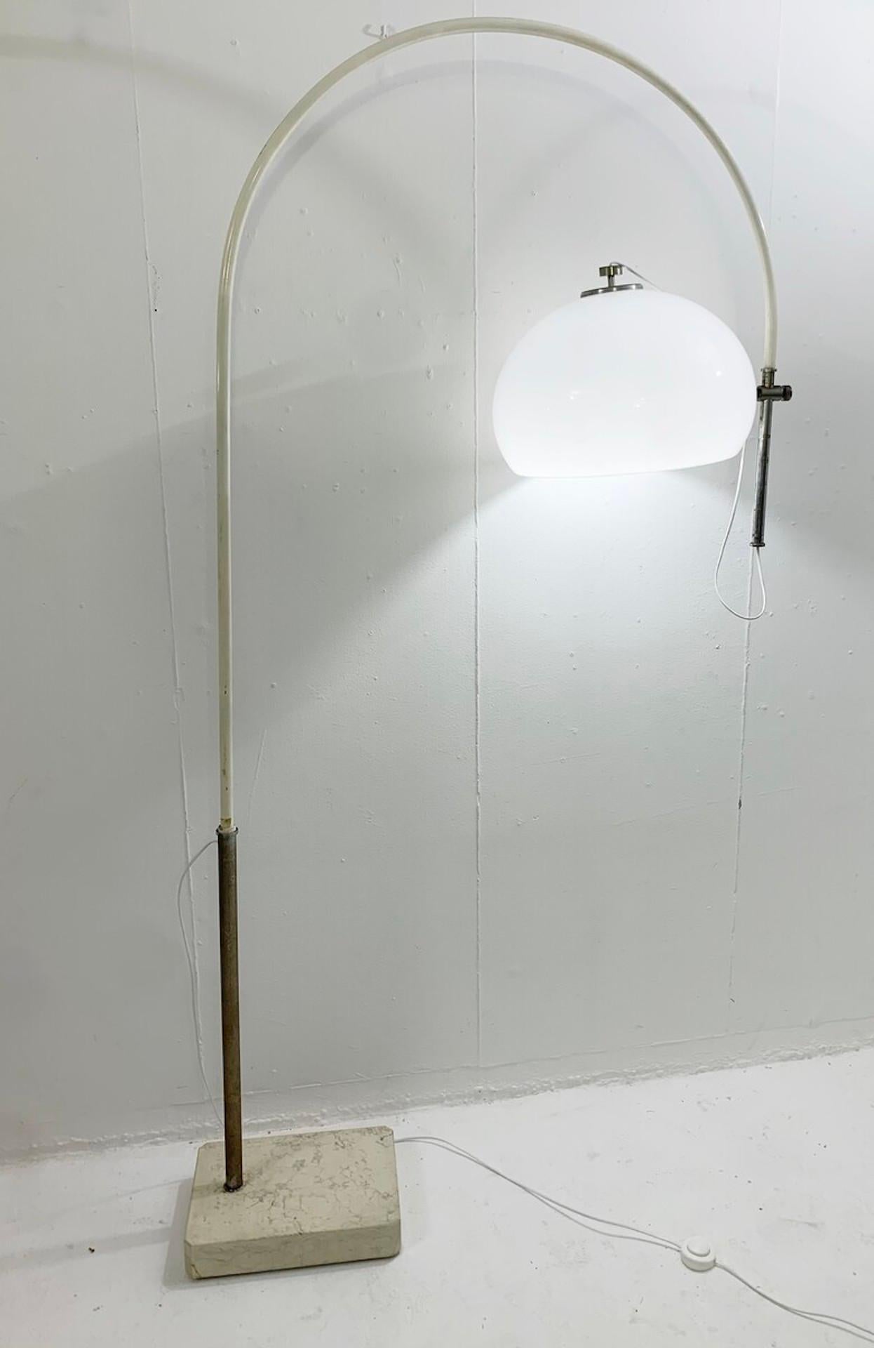 Mid-Century Modern Modulable Floor Lamp with Travertine Base, Italy, 1970s For Sale 4