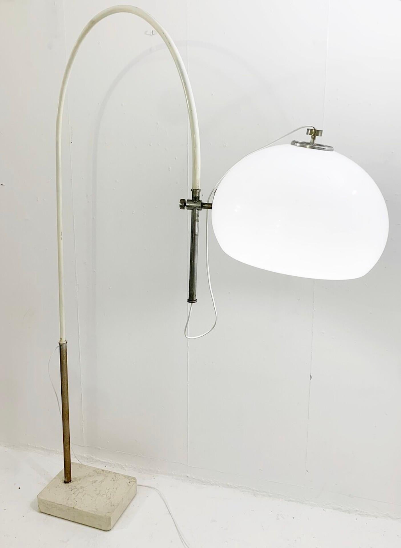 Mid-Century Modern Modulable Floor Lamp with Travertine Base, Italy, 1970s In Good Condition For Sale In Brussels, BE