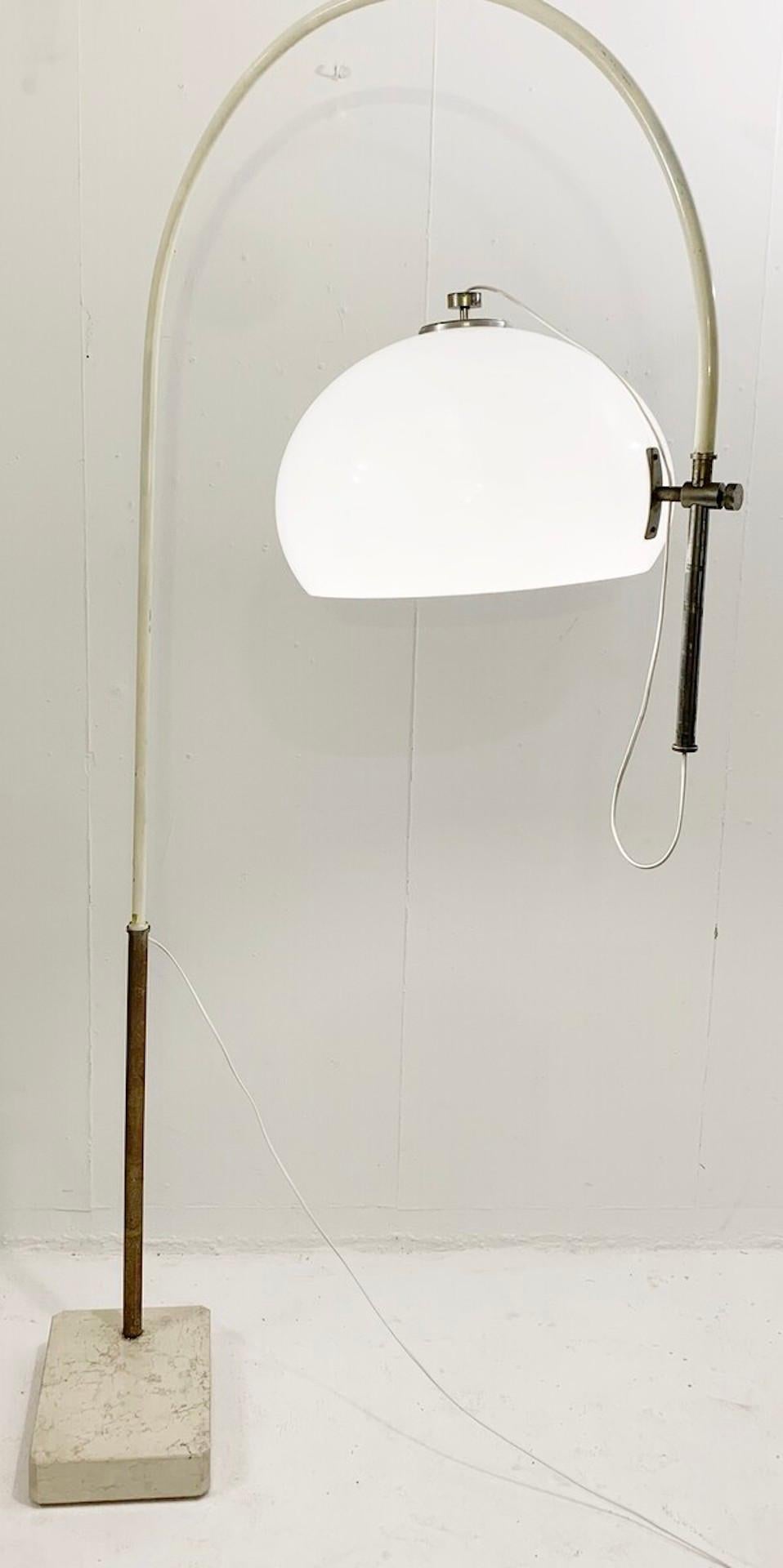 Mid-Century Modern Modulable Floor Lamp with Travertine Base, Italy, 1970s For Sale 3