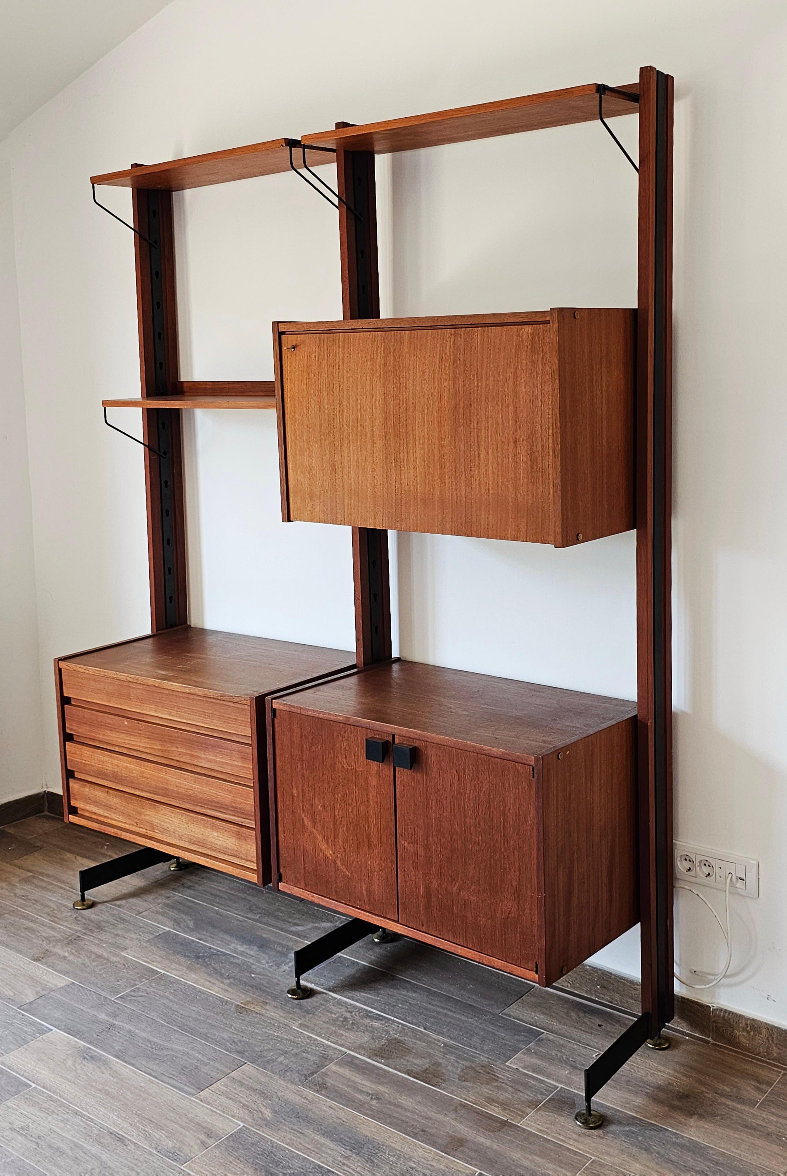 Modulares Bücherregal aus Teakholz, hergestellt von Selex Padova, Moderne der Mitte des Jahrhunderts (Europäisch) im Angebot