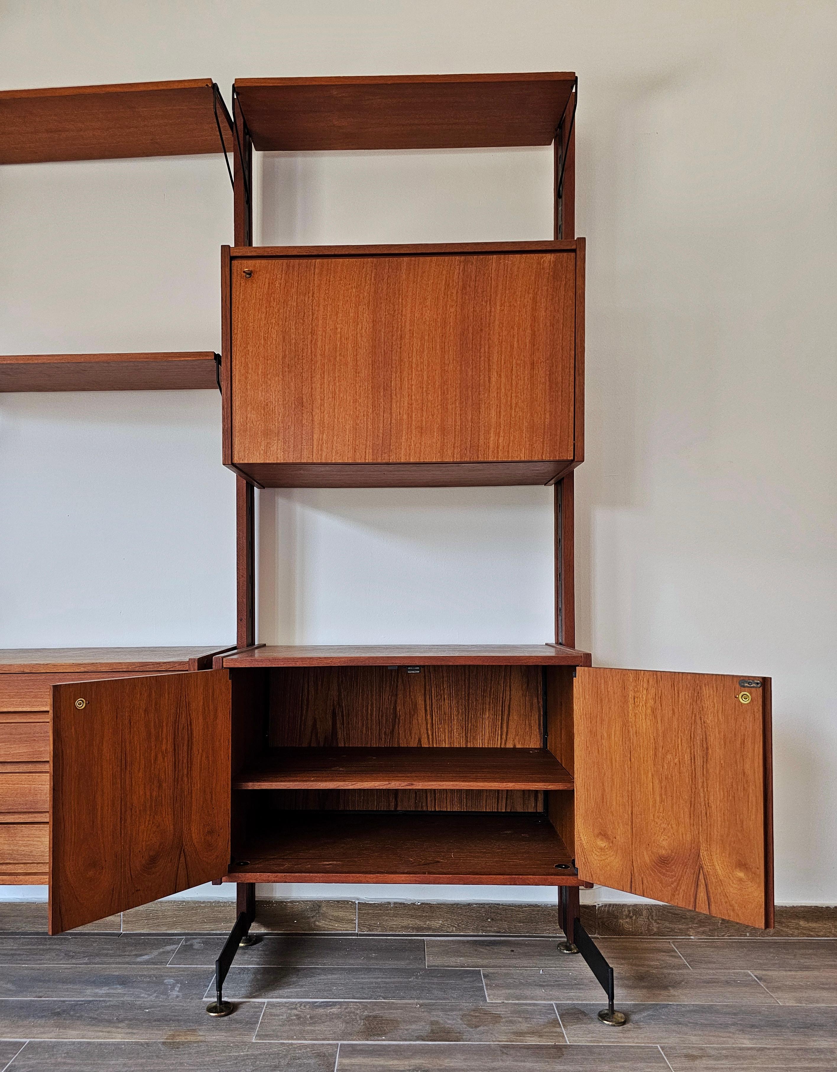 Modulares Bücherregal aus Teakholz, hergestellt von Selex Padova, Moderne der Mitte des Jahrhunderts (Stahl) im Angebot