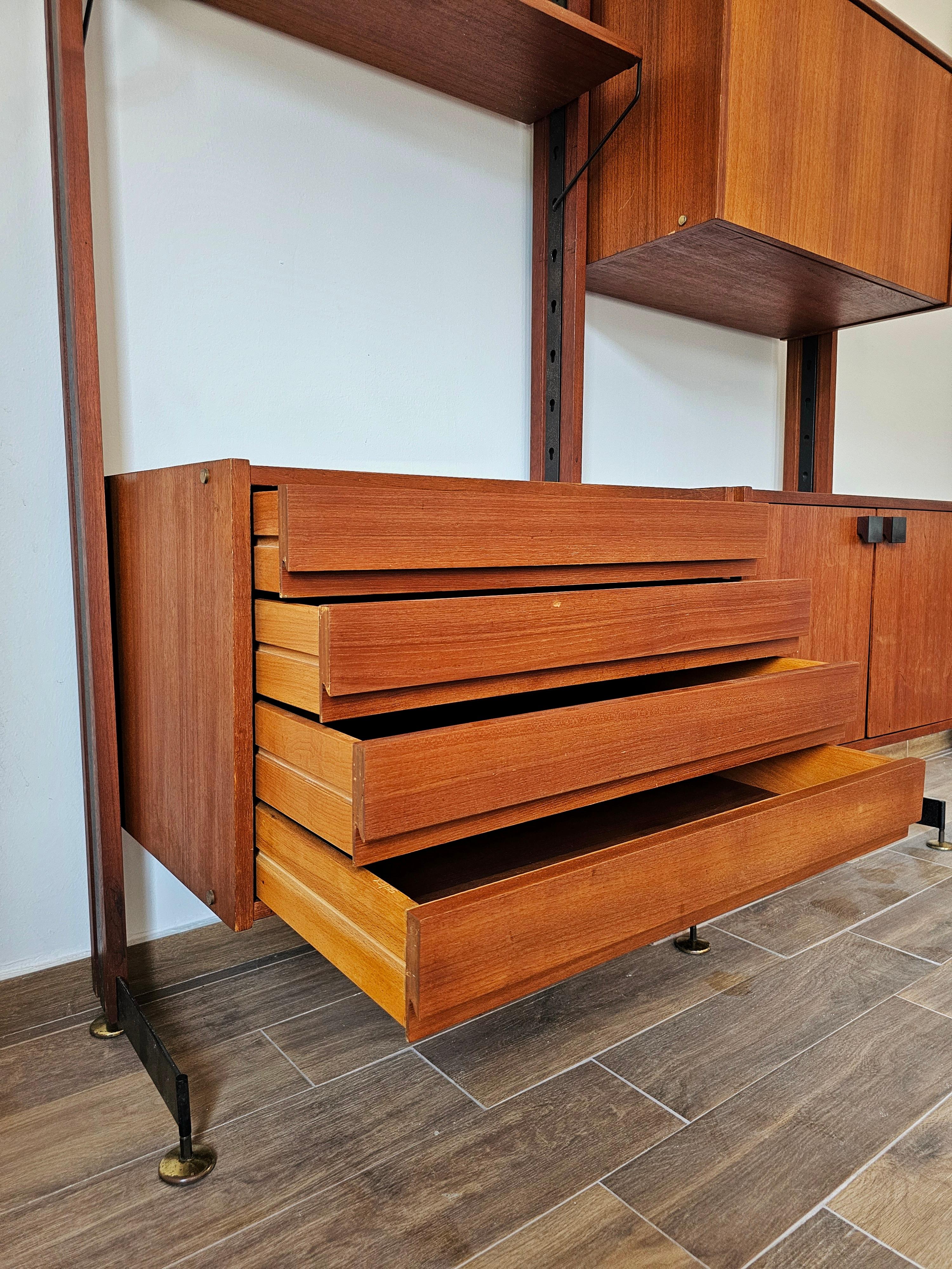 Modulares Bücherregal aus Teakholz, hergestellt von Selex Padova, Moderne der Mitte des Jahrhunderts im Angebot 1