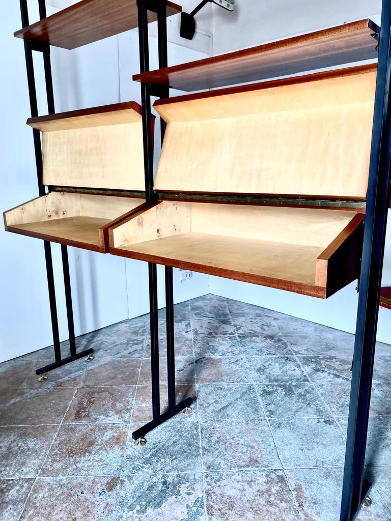 Midcentury Italian Modular Bookshelf with Unusual Drawers, Italy In Good Condition For Sale In Ceglie Messapica, IT